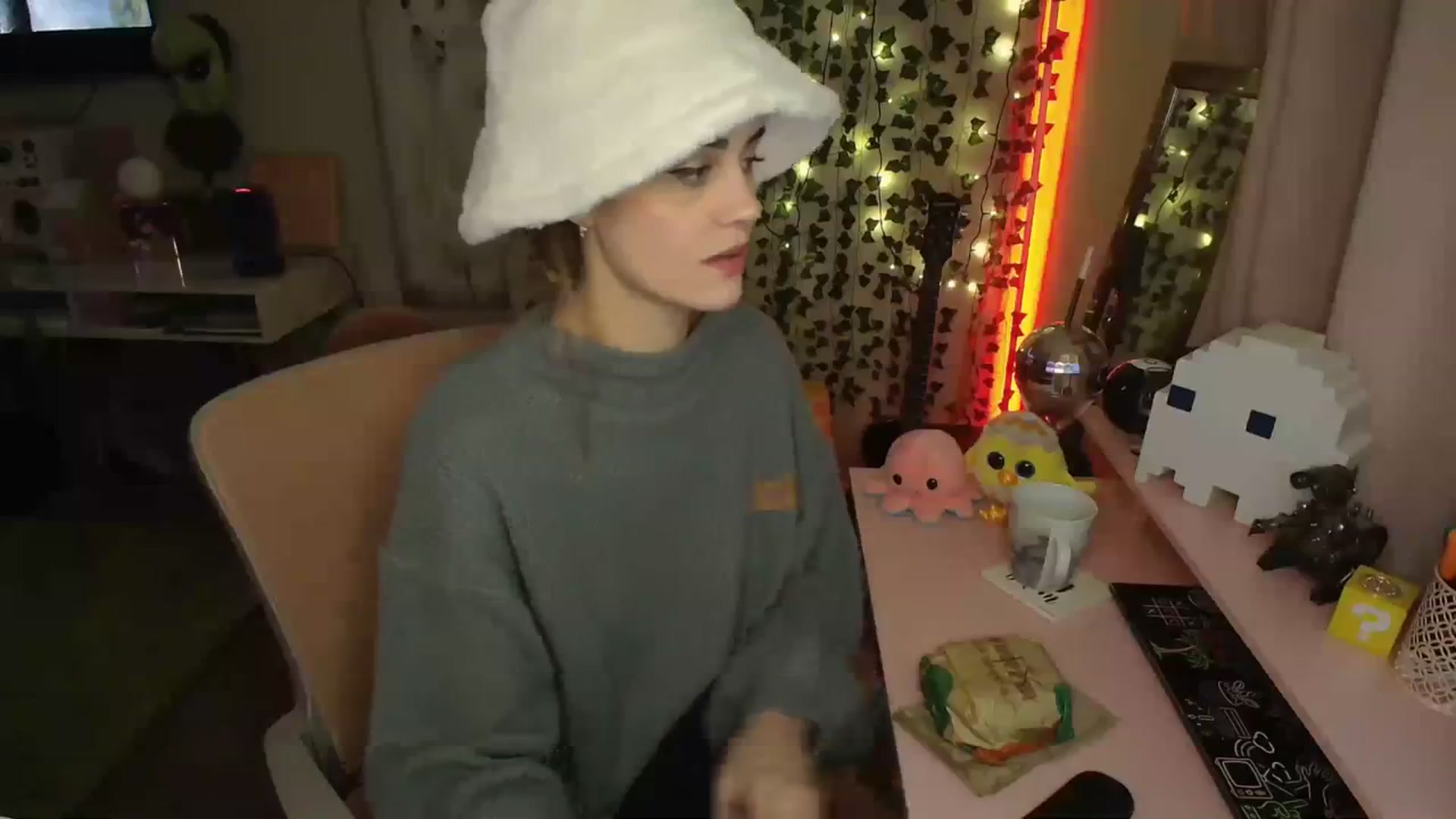 Gallery image thumbnail from HeidiKlumsy's myfreecams stream on, 01/03/2024, 21:23 image 12 of 20