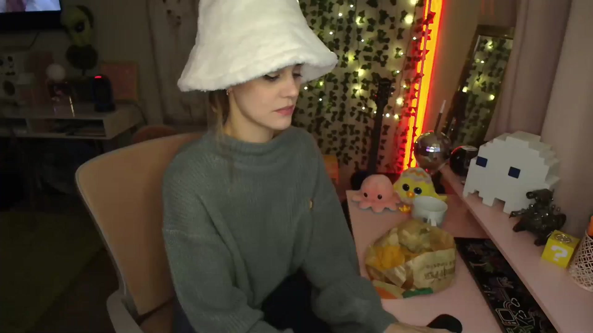 Gallery image thumbnail from HeidiKlumsy's myfreecams stream on, 01/03/2024, 21:23 image 13 of 20