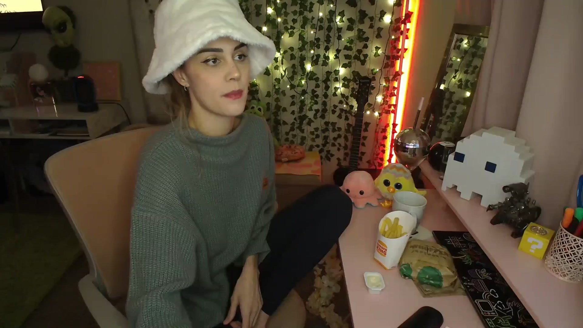 Gallery image thumbnail from HeidiKlumsy's myfreecams stream on, 01/03/2024, 21:23 image 2 of 20