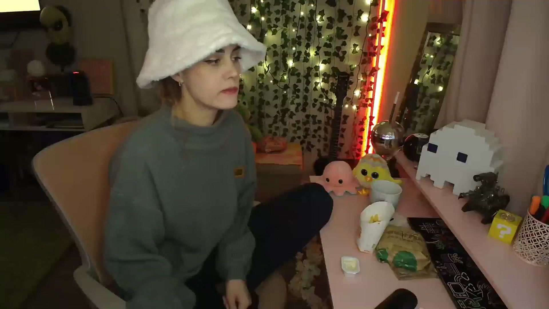 Gallery image thumbnail from HeidiKlumsy's myfreecams stream on, 01/03/2024, 21:23 image 4 of 20