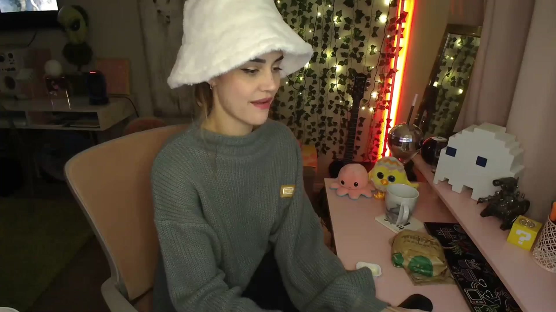Gallery image thumbnail from HeidiKlumsy's myfreecams stream on, 01/03/2024, 21:23 image 11 of 20
