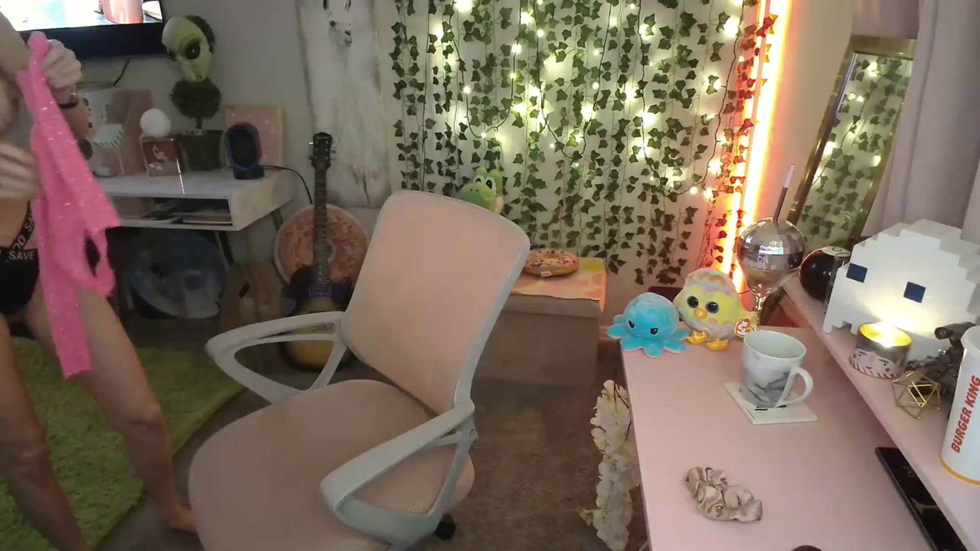 Gallery image thumbnail from HeidiKlumsy's myfreecams stream on, 01/04/2024, 24:01 image 20 of 20