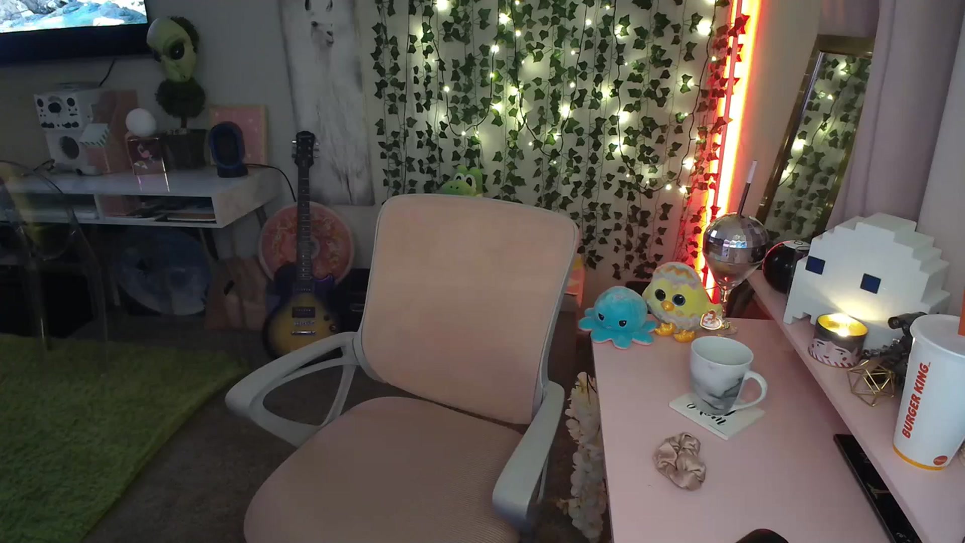 Gallery image thumbnail from HeidiKlumsy's myfreecams stream on, 01/04/2024, 24:34 image 6 of 20