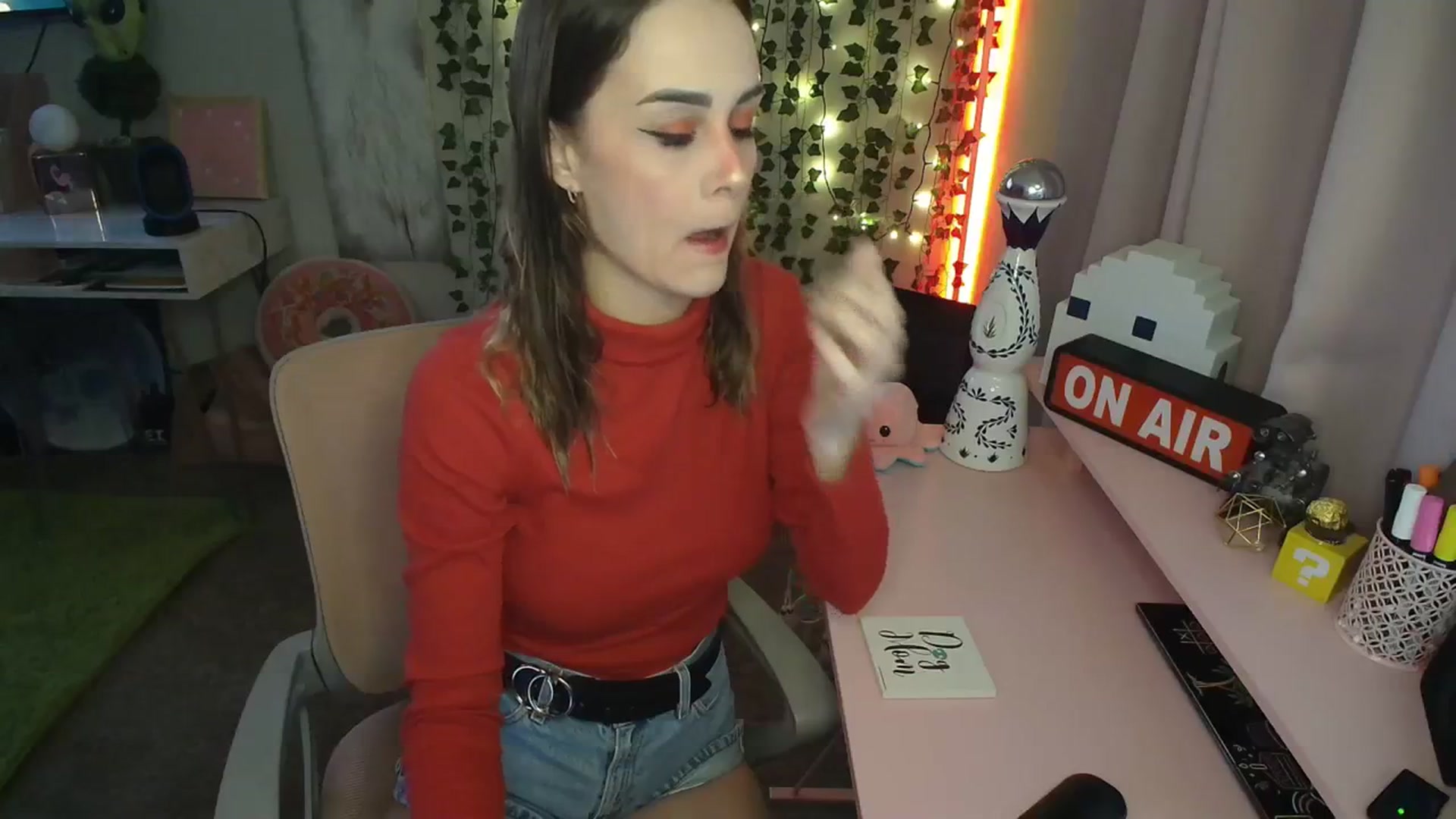 Gallery image thumbnail from HeidiKlumsy's myfreecams stream on, 01/06/2024, 04:05 image 6 of 20