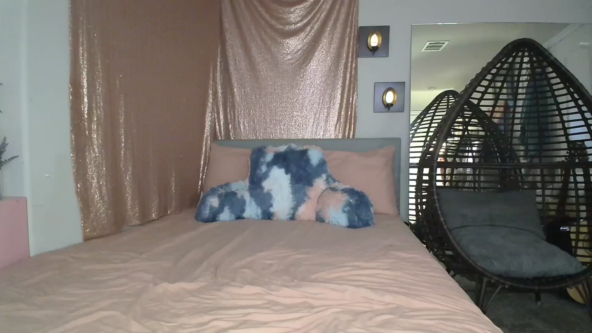 Gallery image thumbnail from HeidiKlumsy's myfreecams stream on, 01/07/2024, 22:29 image 2 of 20