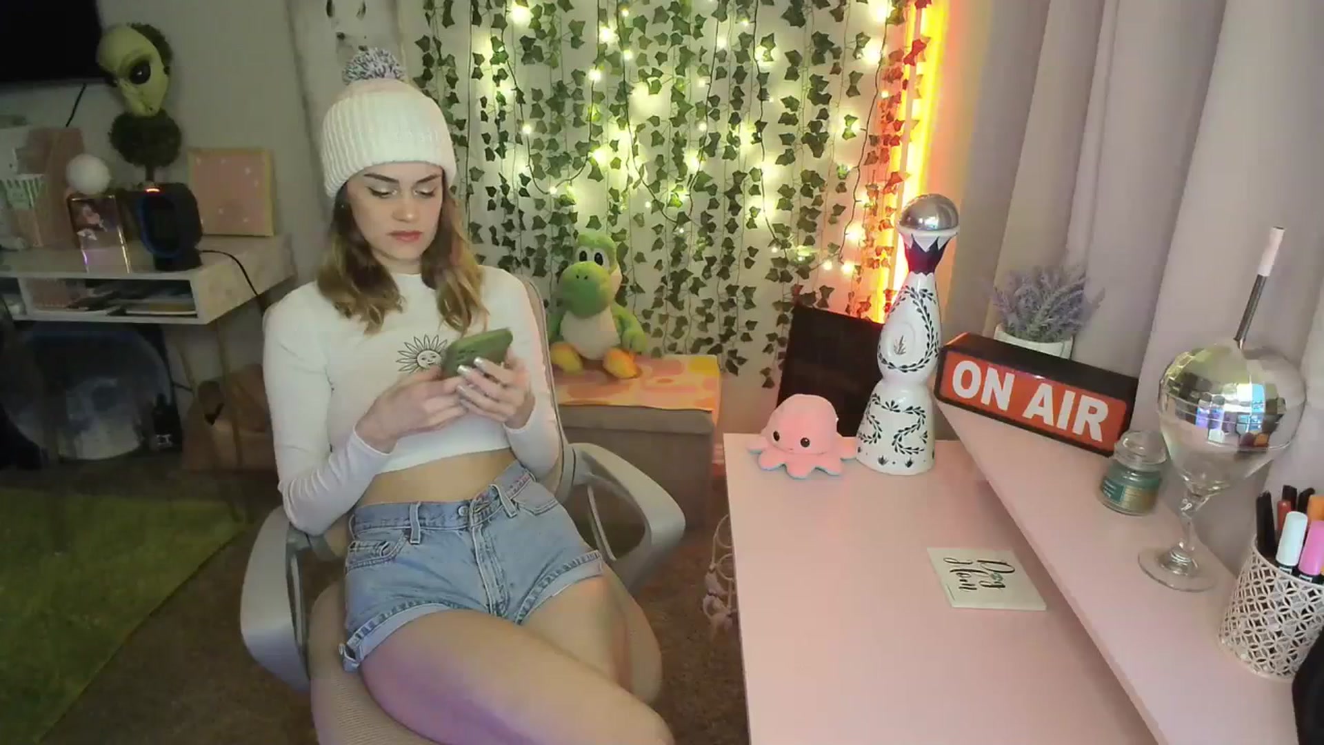 Gallery image thumbnail from HeidiKlumsy's myfreecams stream on, 01/08/2024, 02:54 image 18 of 20