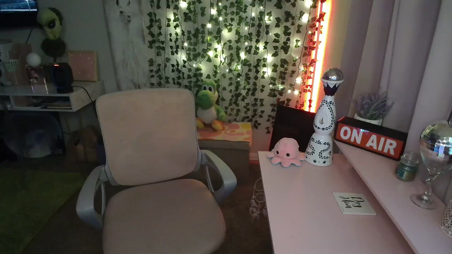 Gallery image thumbnail from HeidiKlumsy's myfreecams stream on, 01/08/2024, 02:54 image 4 of 20