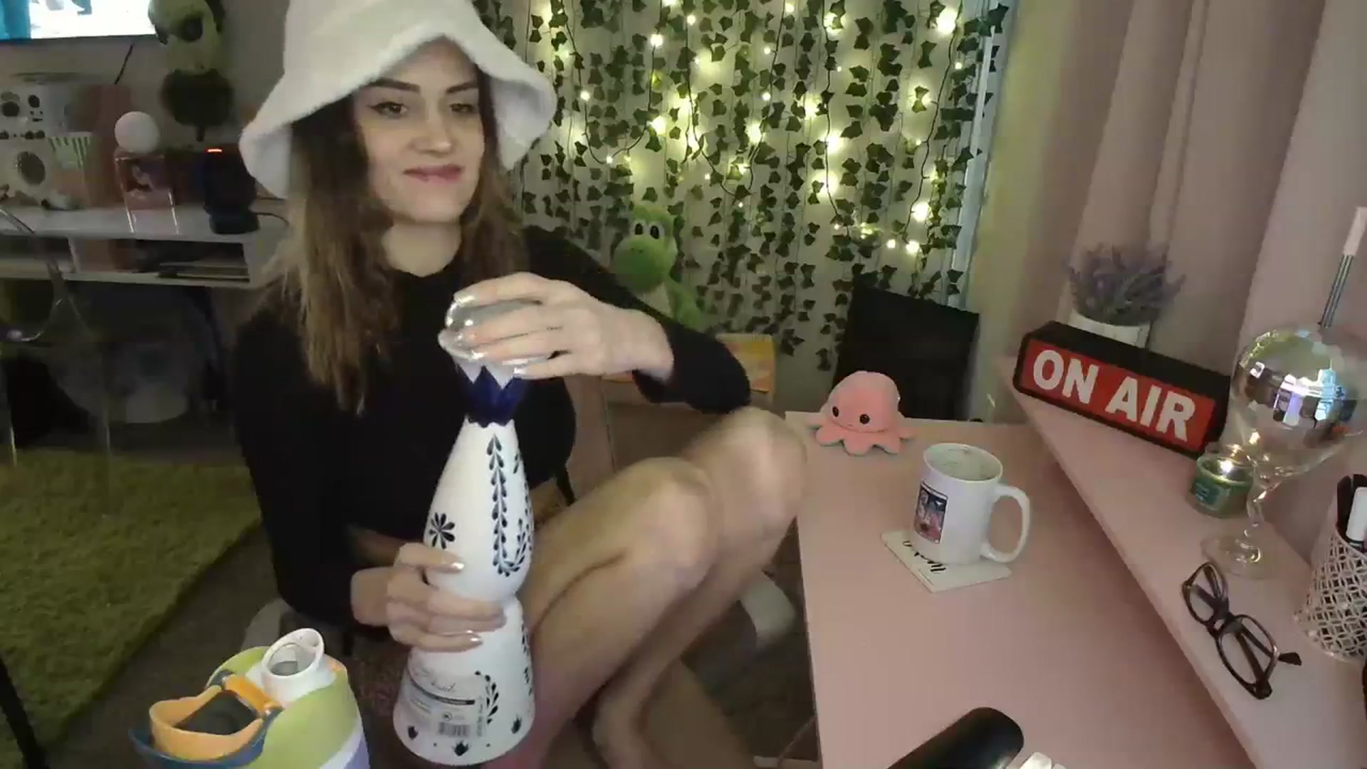 Gallery image thumbnail from HeidiKlumsy's myfreecams stream on, 01/08/2024, 19:53 image 12 of 20