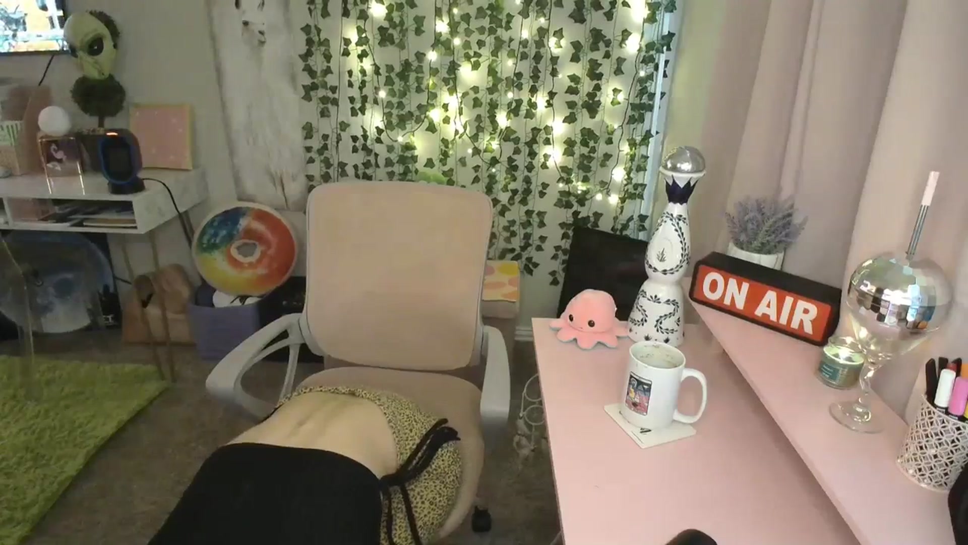 Gallery image thumbnail from HeidiKlumsy's myfreecams stream on, 01/08/2024, 19:53 image 4 of 20