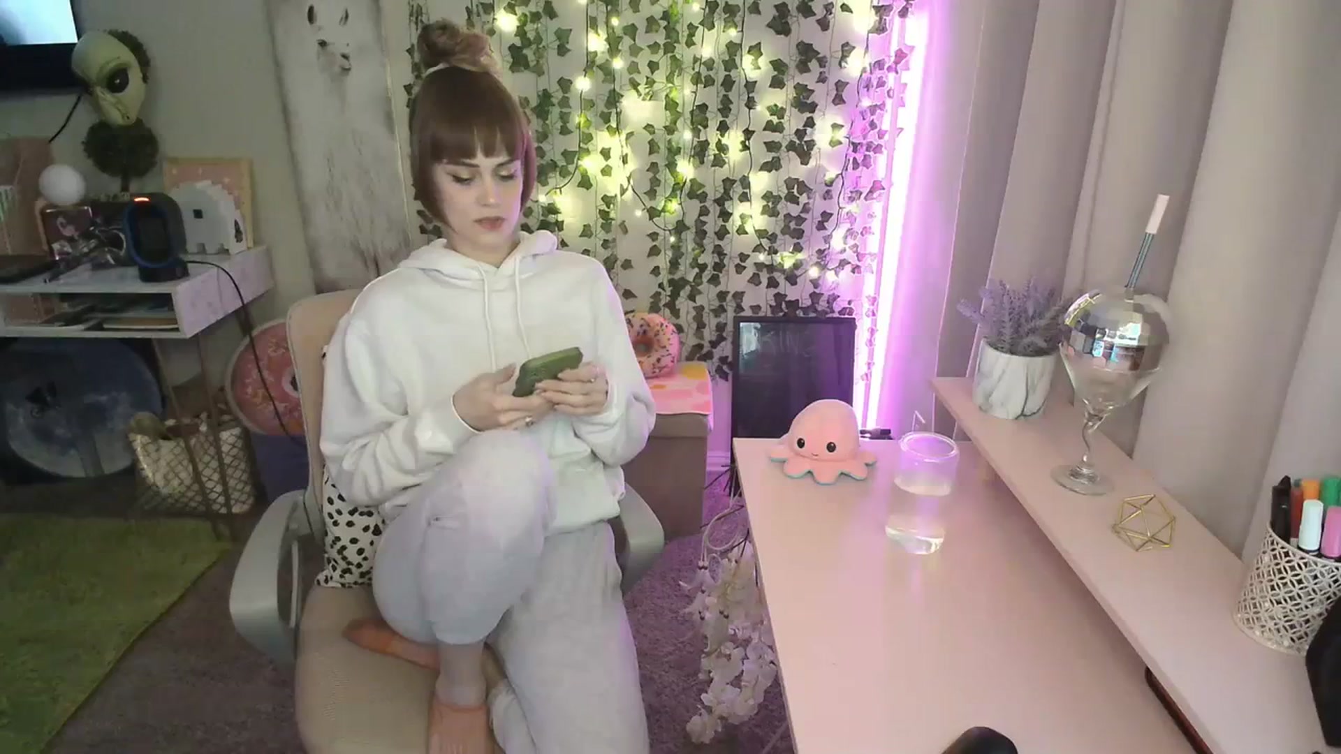 Gallery image thumbnail from HeidiKlumsy's myfreecams stream on, 01/15/2024, 02:10 image 9 of 20