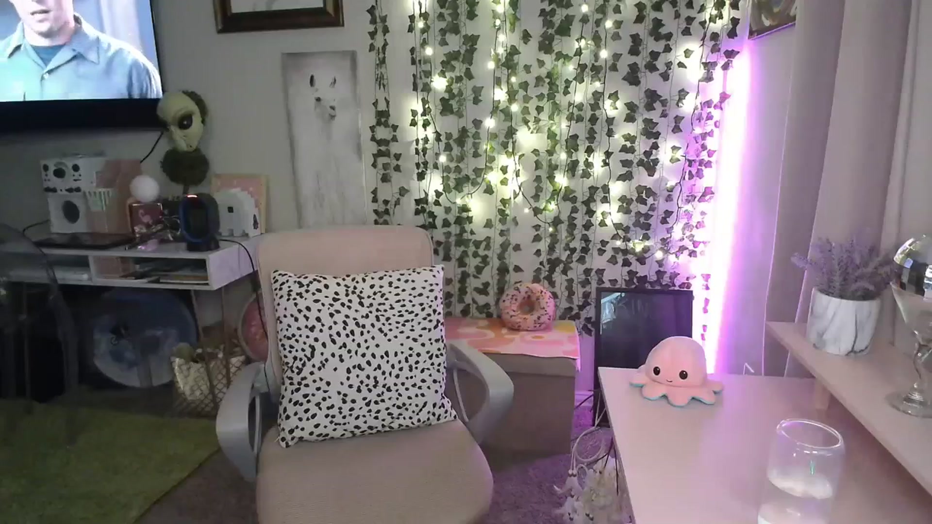 Gallery image thumbnail from HeidiKlumsy's myfreecams stream on, 01/15/2024, 02:10 image 13 of 20