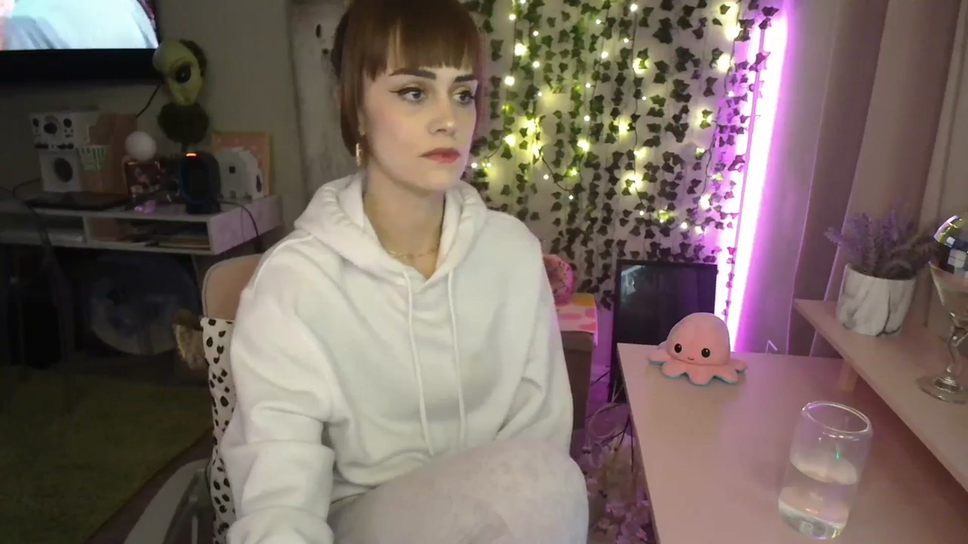 Gallery image thumbnail from HeidiKlumsy's myfreecams stream on, 01/15/2024, 02:10 image 12 of 20