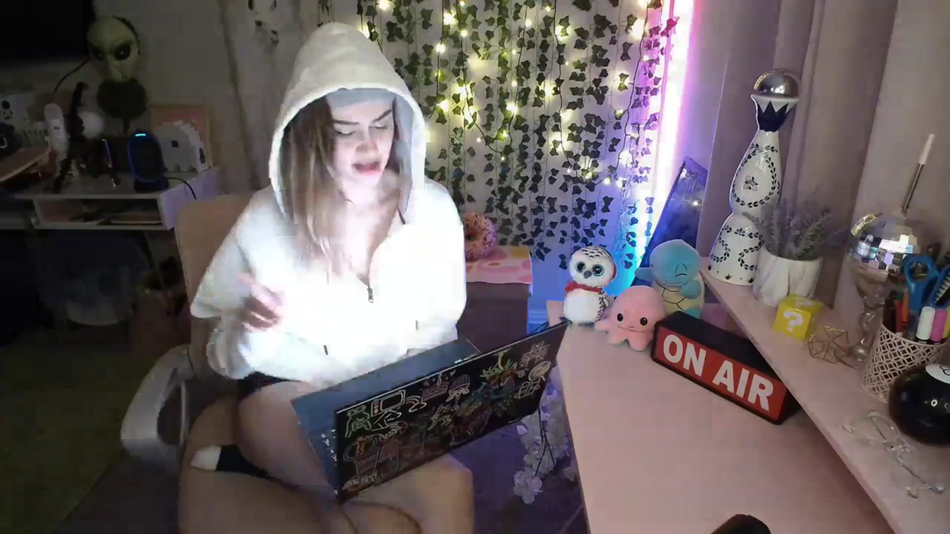 Gallery image thumbnail from HeidiKlumsy's myfreecams stream on, 01/23/2024, 05:32 image 15 of 20