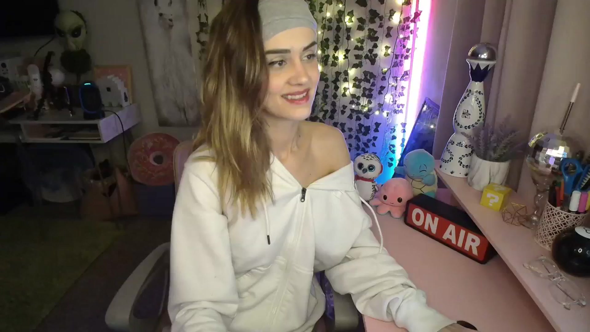 Gallery image thumbnail from HeidiKlumsy's myfreecams stream on, 01/23/2024, 05:32 image 13 of 20