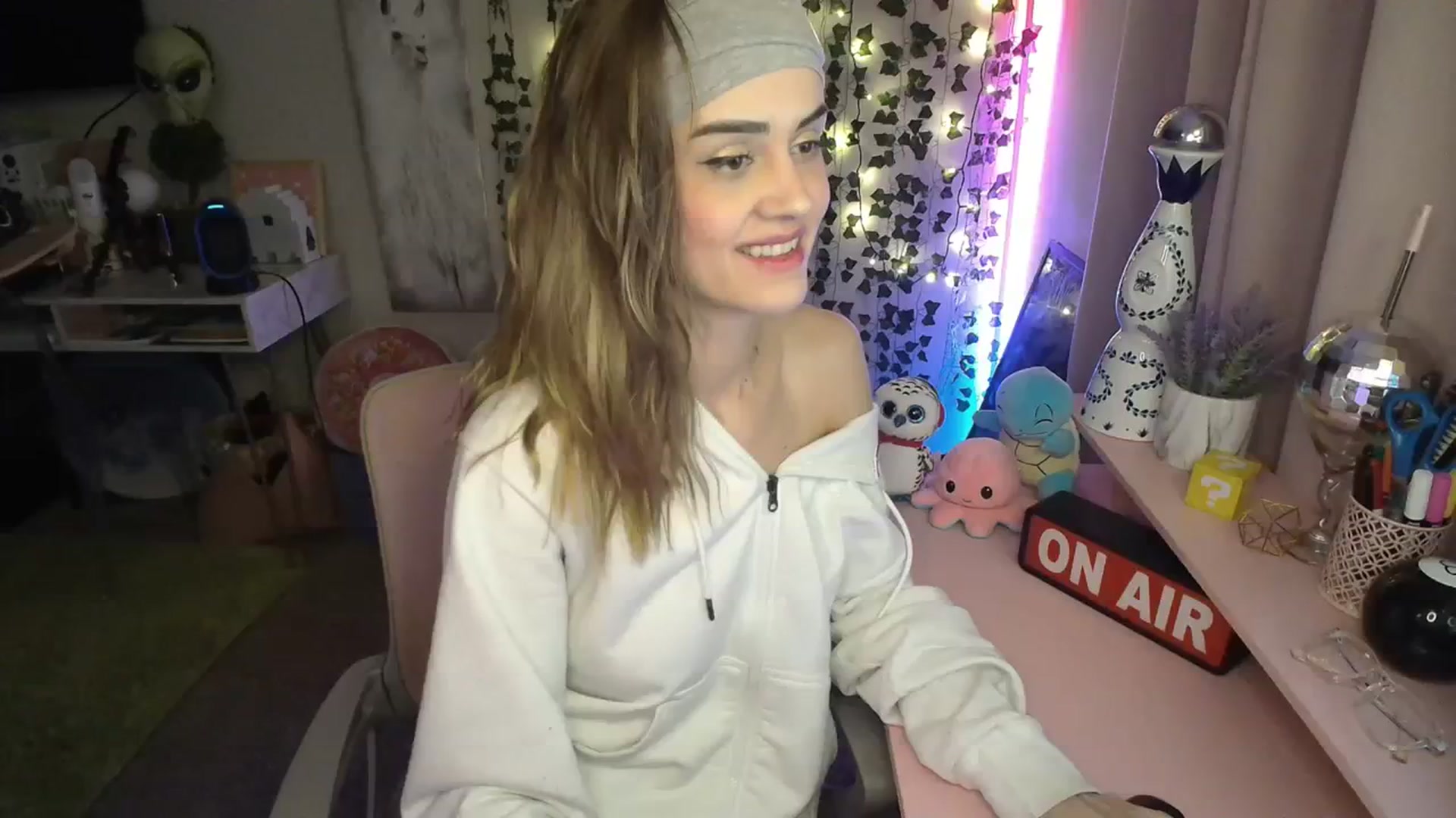 Gallery image thumbnail from HeidiKlumsy's myfreecams stream on, 01/23/2024, 05:32 image 2 of 20