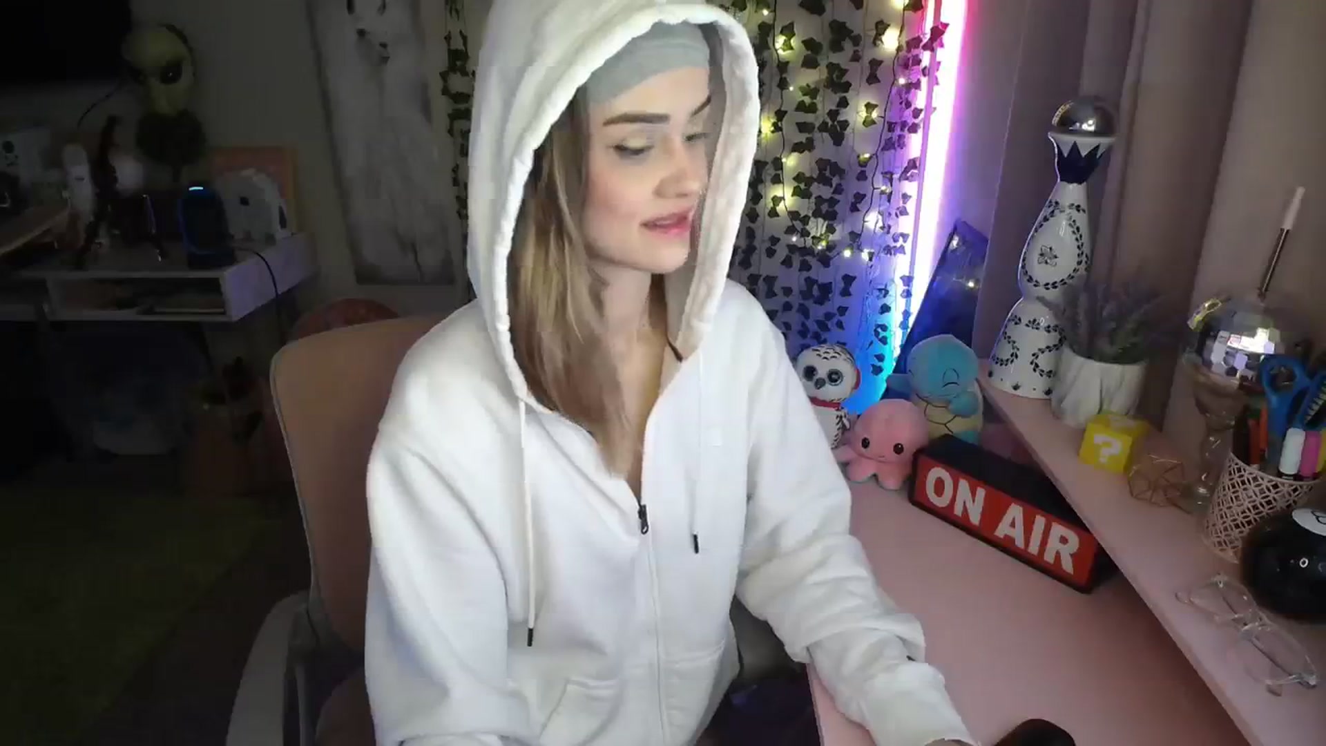 Gallery image thumbnail from HeidiKlumsy's myfreecams stream on, 01/23/2024, 05:32 image 16 of 20