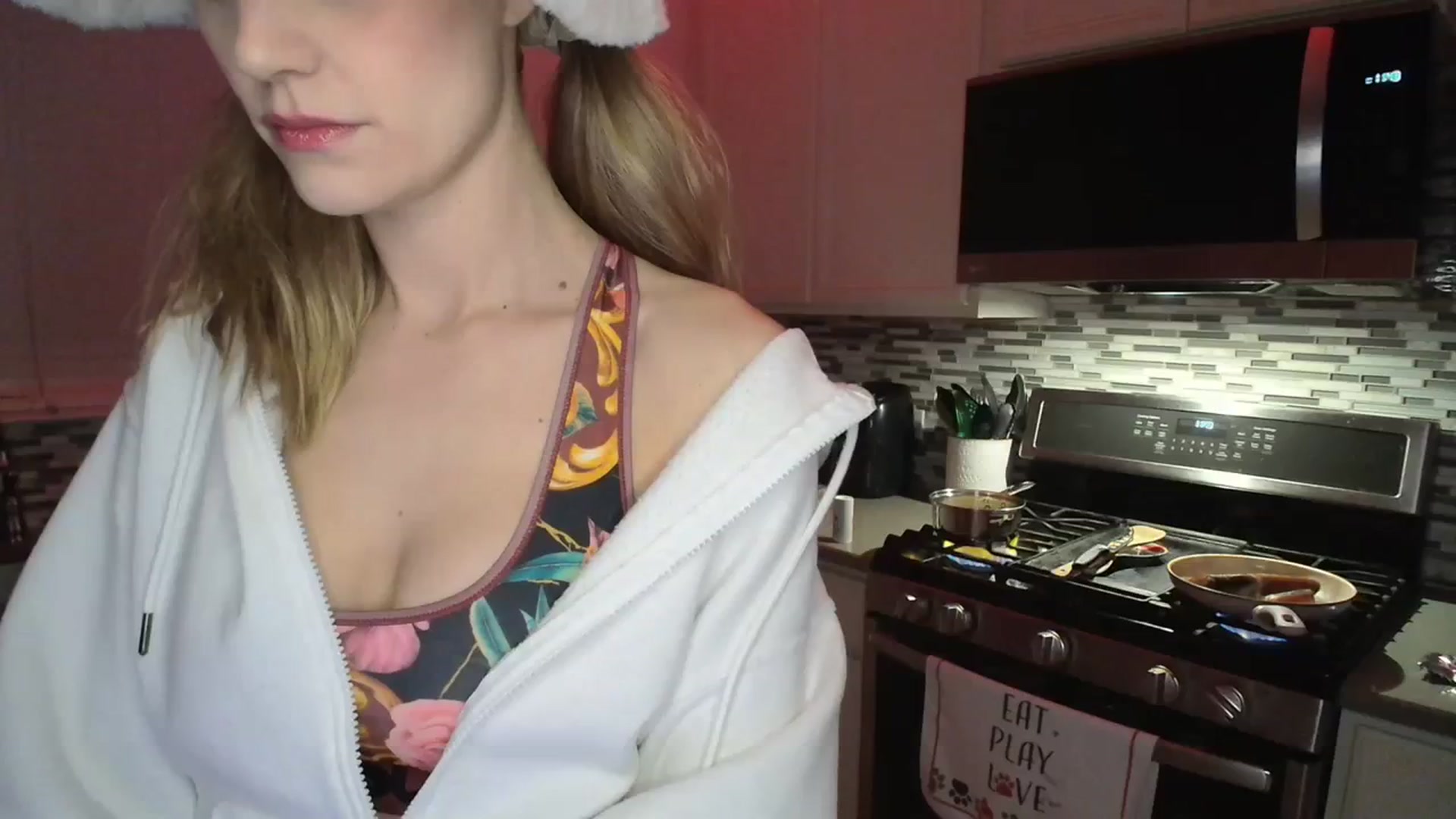 Gallery image thumbnail from HeidiKlumsy's myfreecams stream on, 01/23/2024, 06:07 image 8 of 20