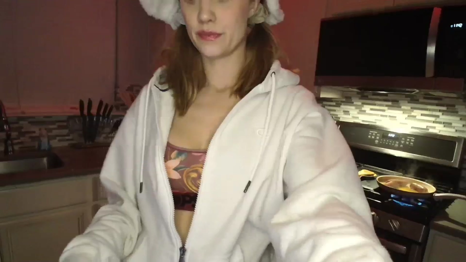 Gallery image thumbnail from HeidiKlumsy's myfreecams stream on, 01/23/2024, 06:07 image 3 of 20