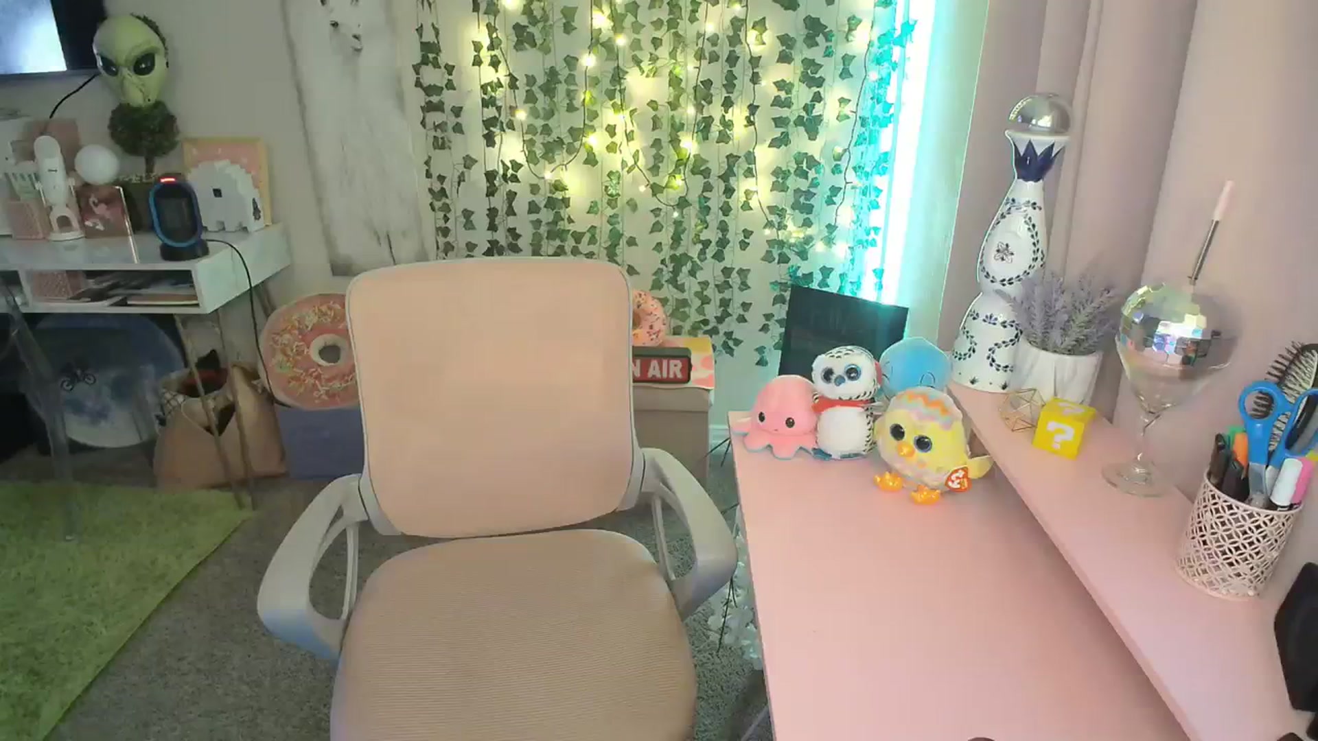 Gallery image thumbnail from HeidiKlumsy's myfreecams stream on, 01/23/2024, 21:26 image 16 of 20