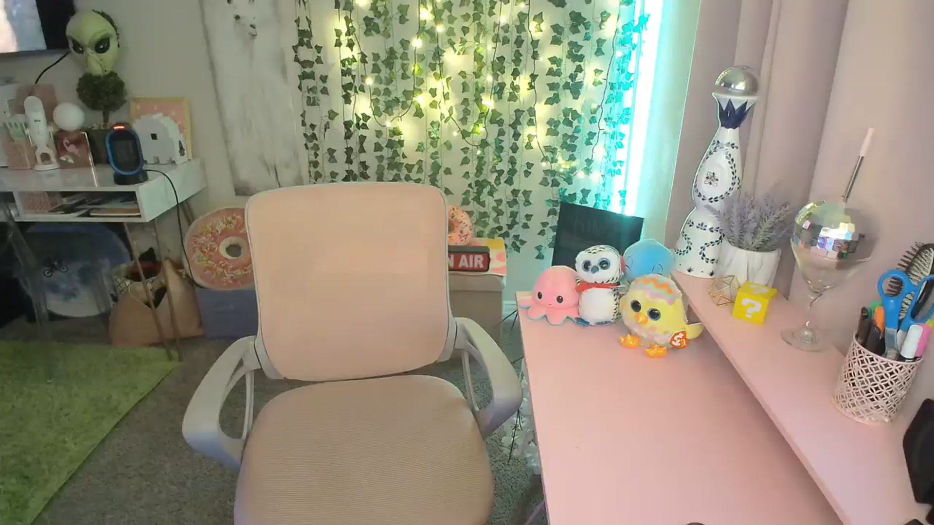 Gallery image thumbnail from HeidiKlumsy's myfreecams stream on, 01/23/2024, 21:26 image 14 of 20