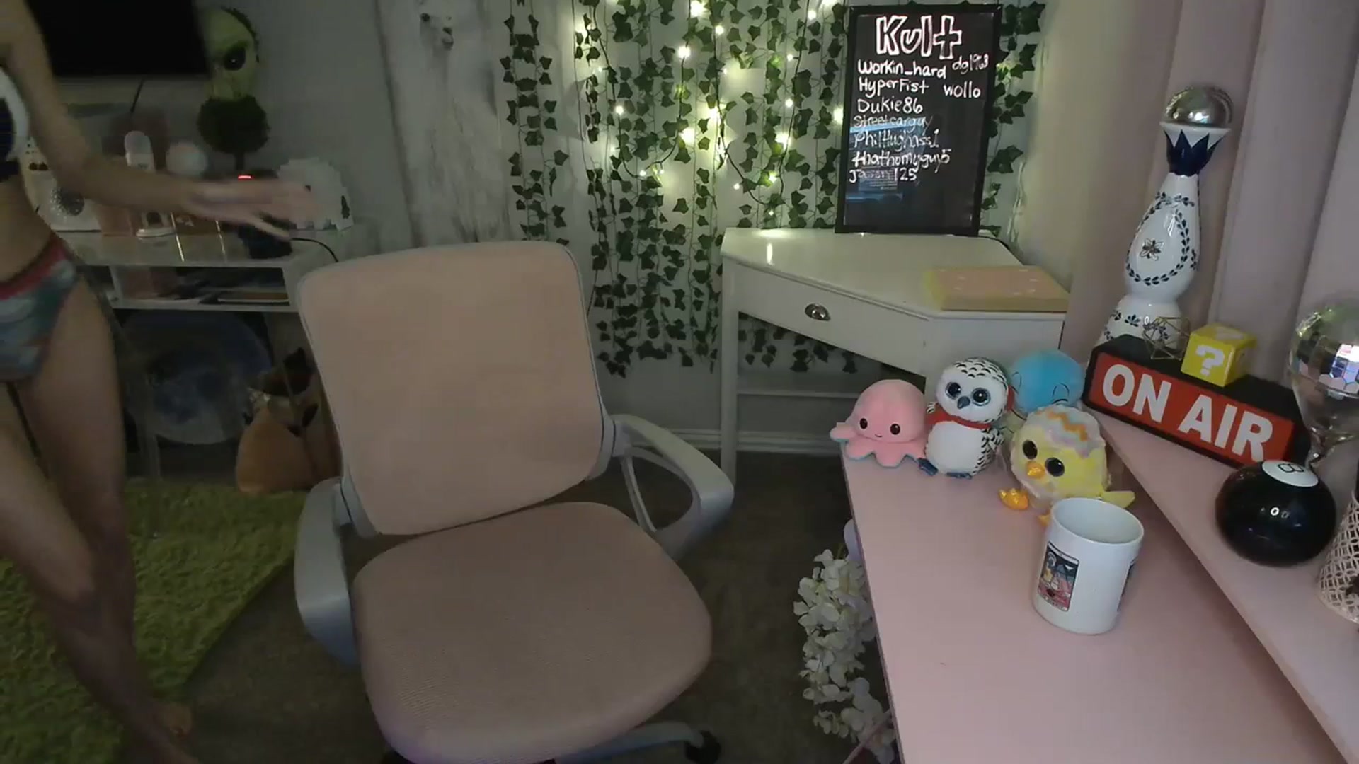 Gallery image thumbnail from HeidiKlumsy's myfreecams stream on, 01/24/2024, 21:07 image 10 of 20