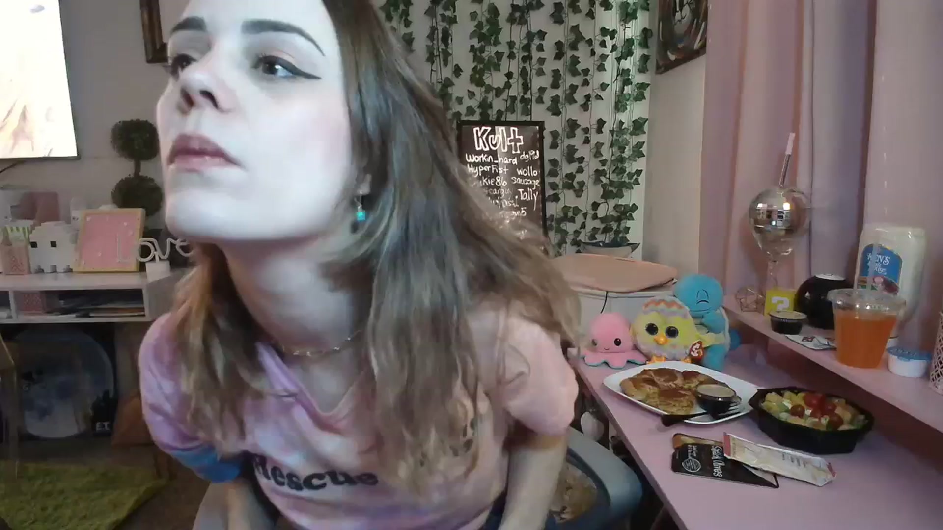 Gallery image thumbnail from HeidiKlumsy's myfreecams stream on, 02/04/2024, 24:39 image 1 of 20