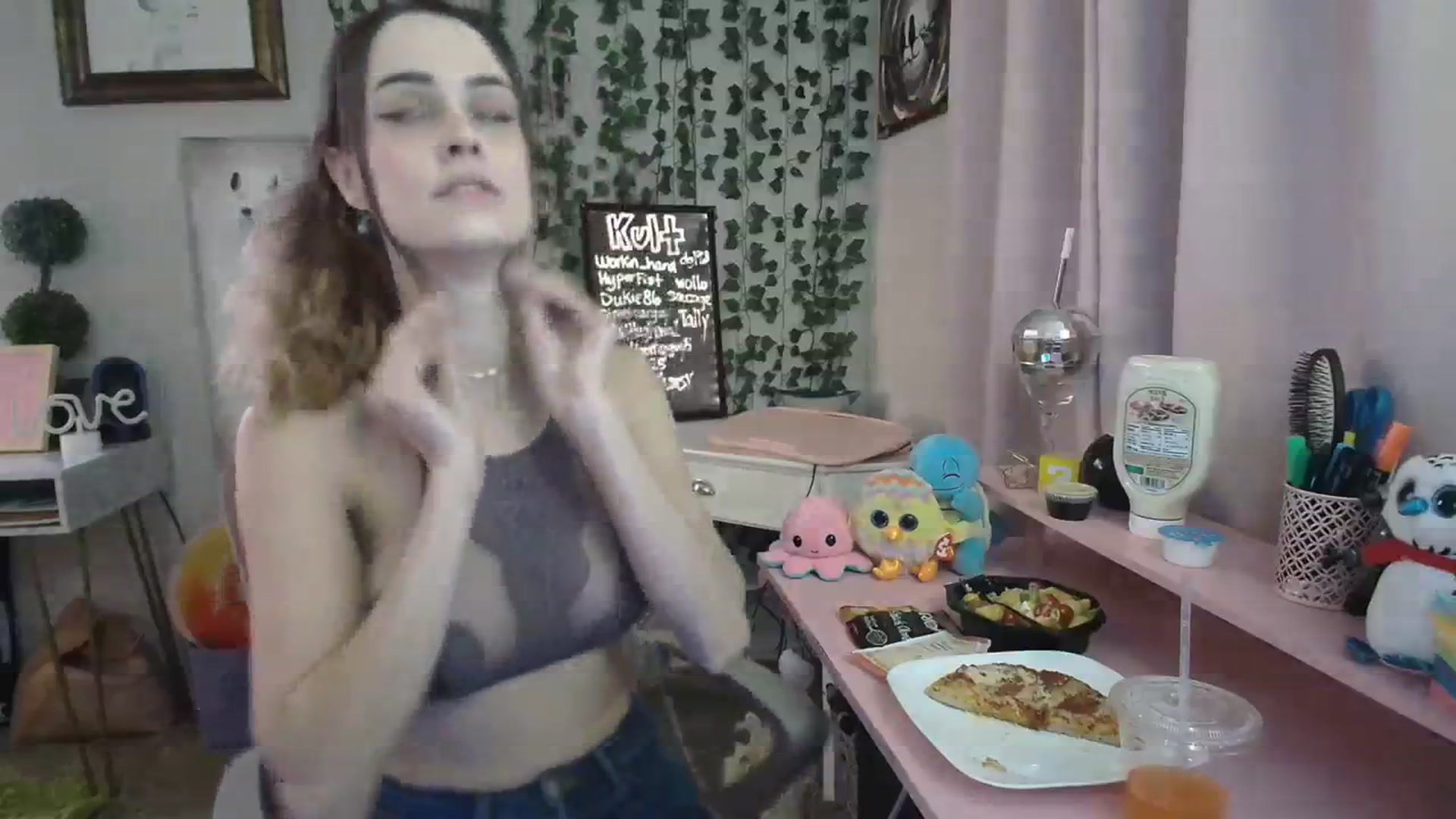 Gallery image thumbnail from HeidiKlumsy's myfreecams stream on, 02/04/2024, 24:39 image 11 of 20