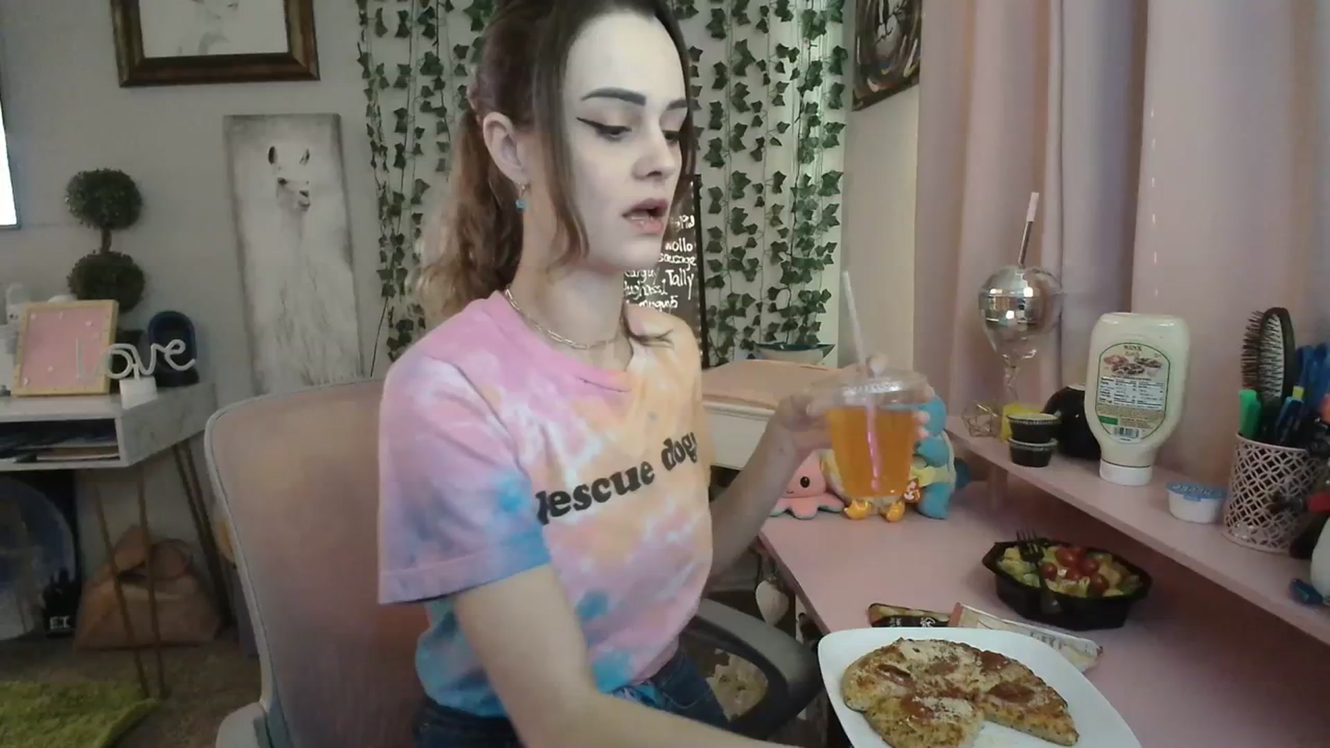 Gallery image thumbnail from HeidiKlumsy's myfreecams stream on, 02/04/2024, 24:39 image 4 of 20
