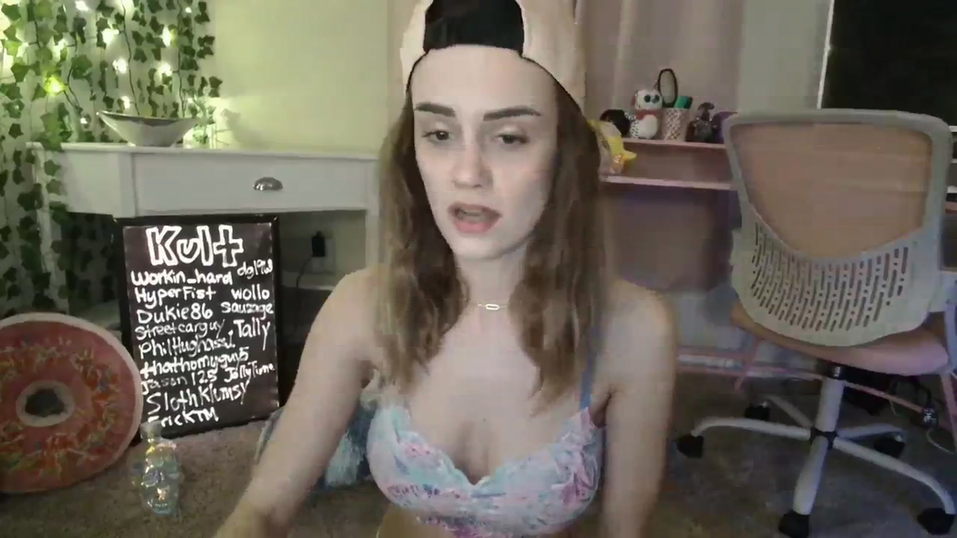 Gallery image thumbnail from HeidiKlumsy's myfreecams stream on, 02/04/2024, 04:38 image 18 of 20