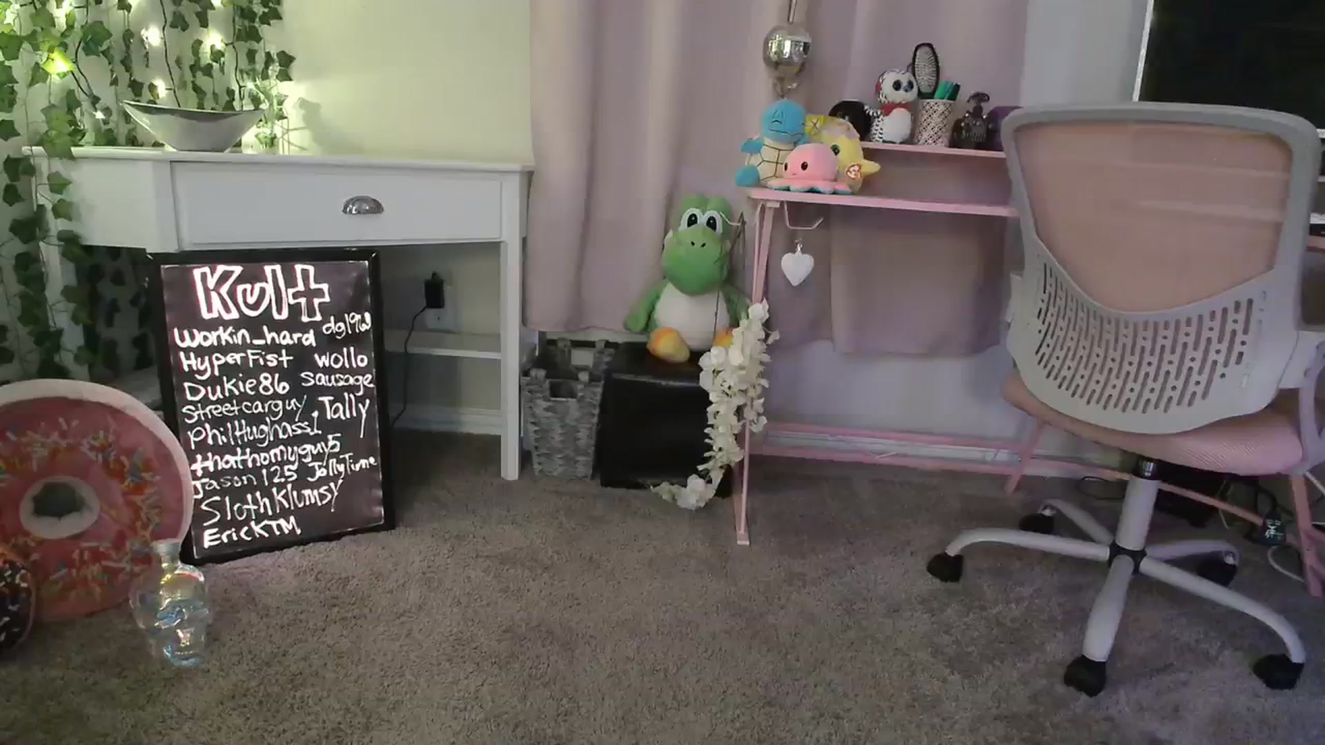 Gallery image thumbnail from HeidiKlumsy's myfreecams stream on, 02/04/2024, 04:38 image 7 of 20