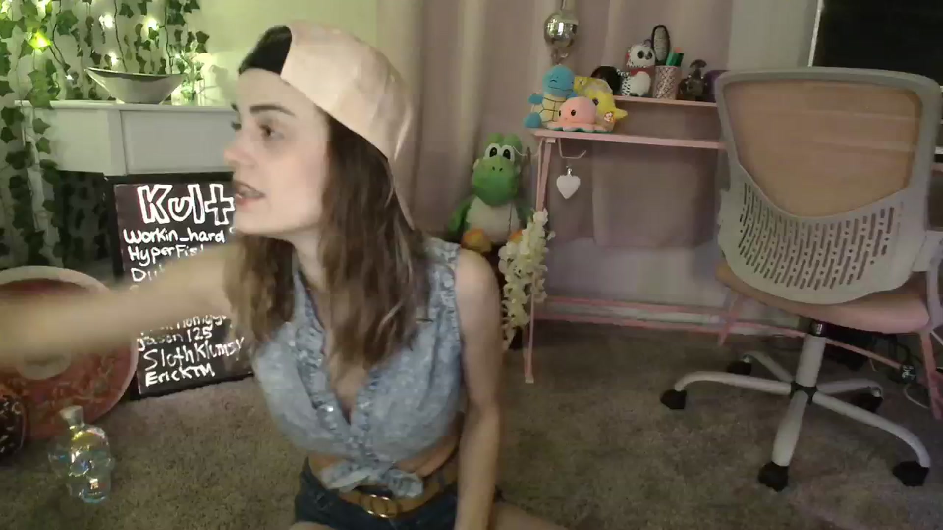 Gallery image thumbnail from HeidiKlumsy's myfreecams stream on, 02/04/2024, 04:38 image 4 of 20