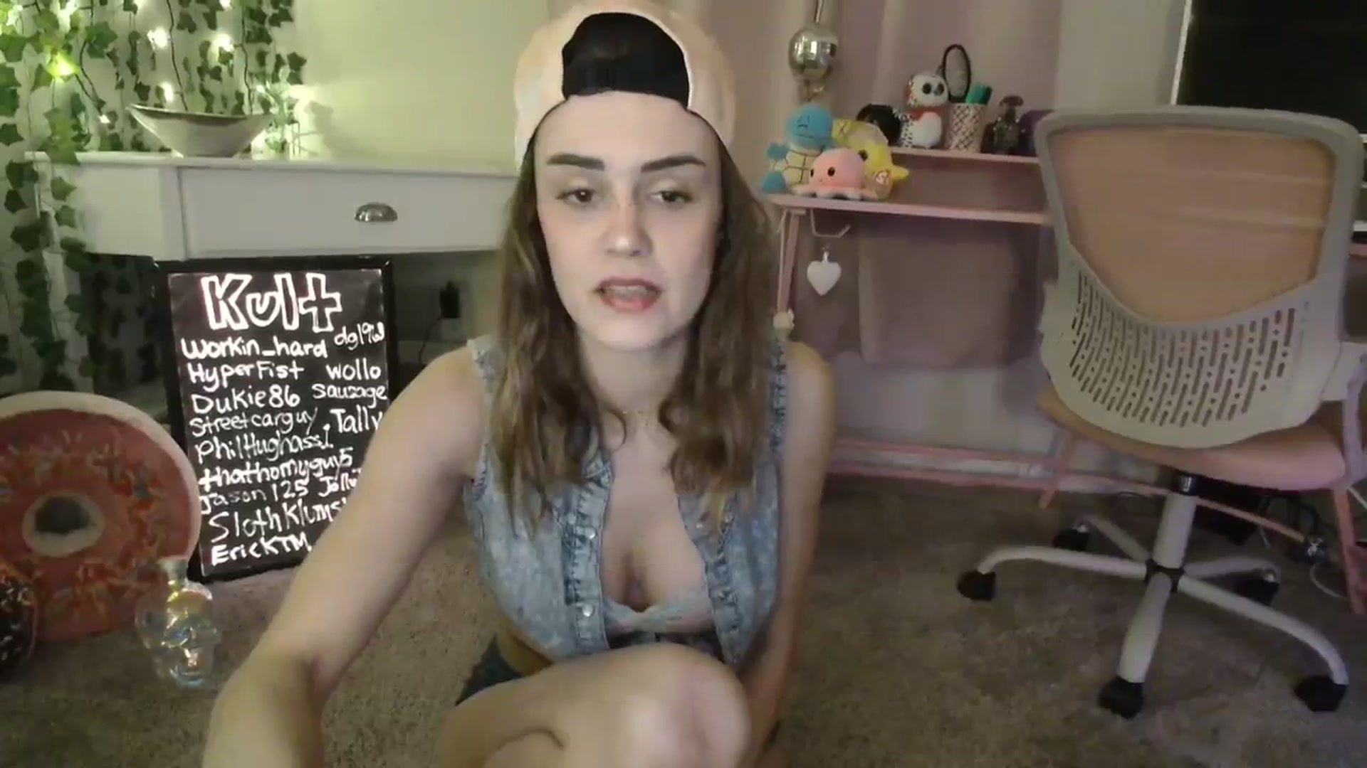 Gallery image thumbnail from HeidiKlumsy's myfreecams stream on, 02/04/2024, 04:38 image 6 of 20