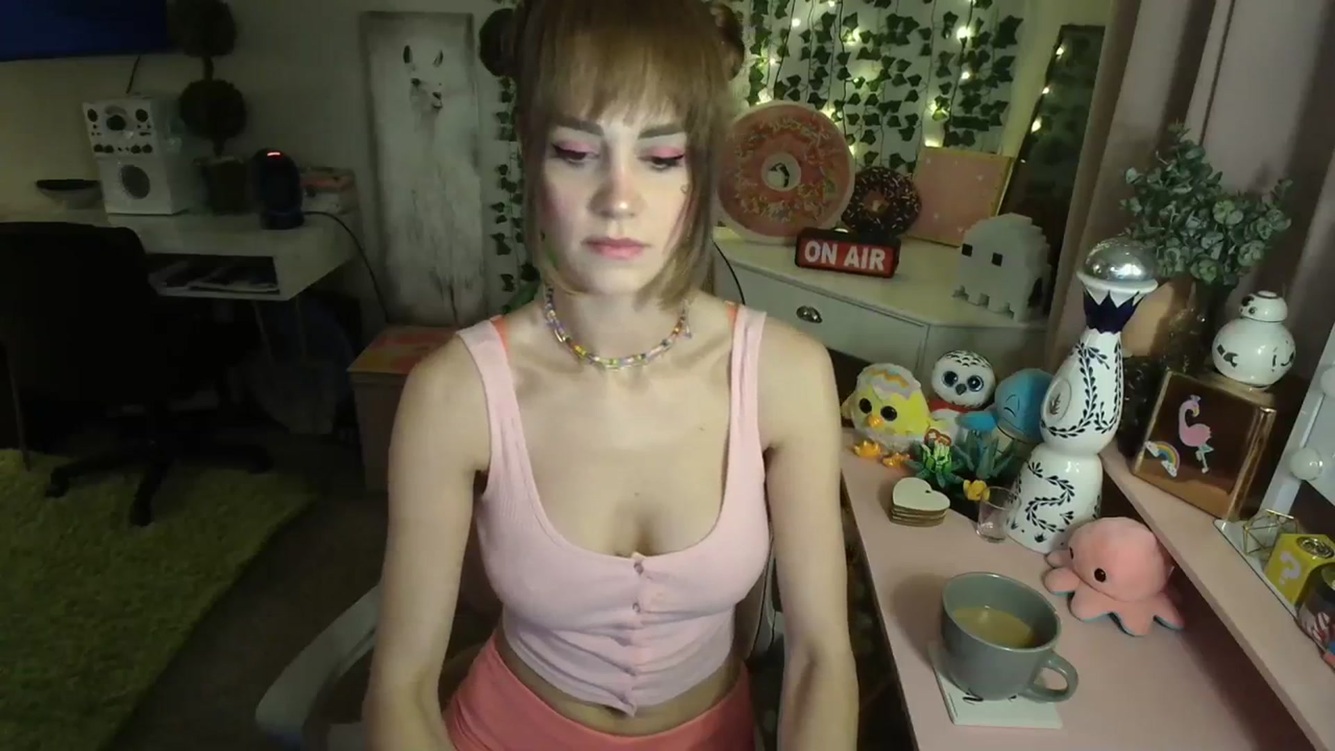 Gallery image thumbnail from HeidiKlumsy's myfreecams stream on, 02/11/2024, 02:24 image 18 of 20