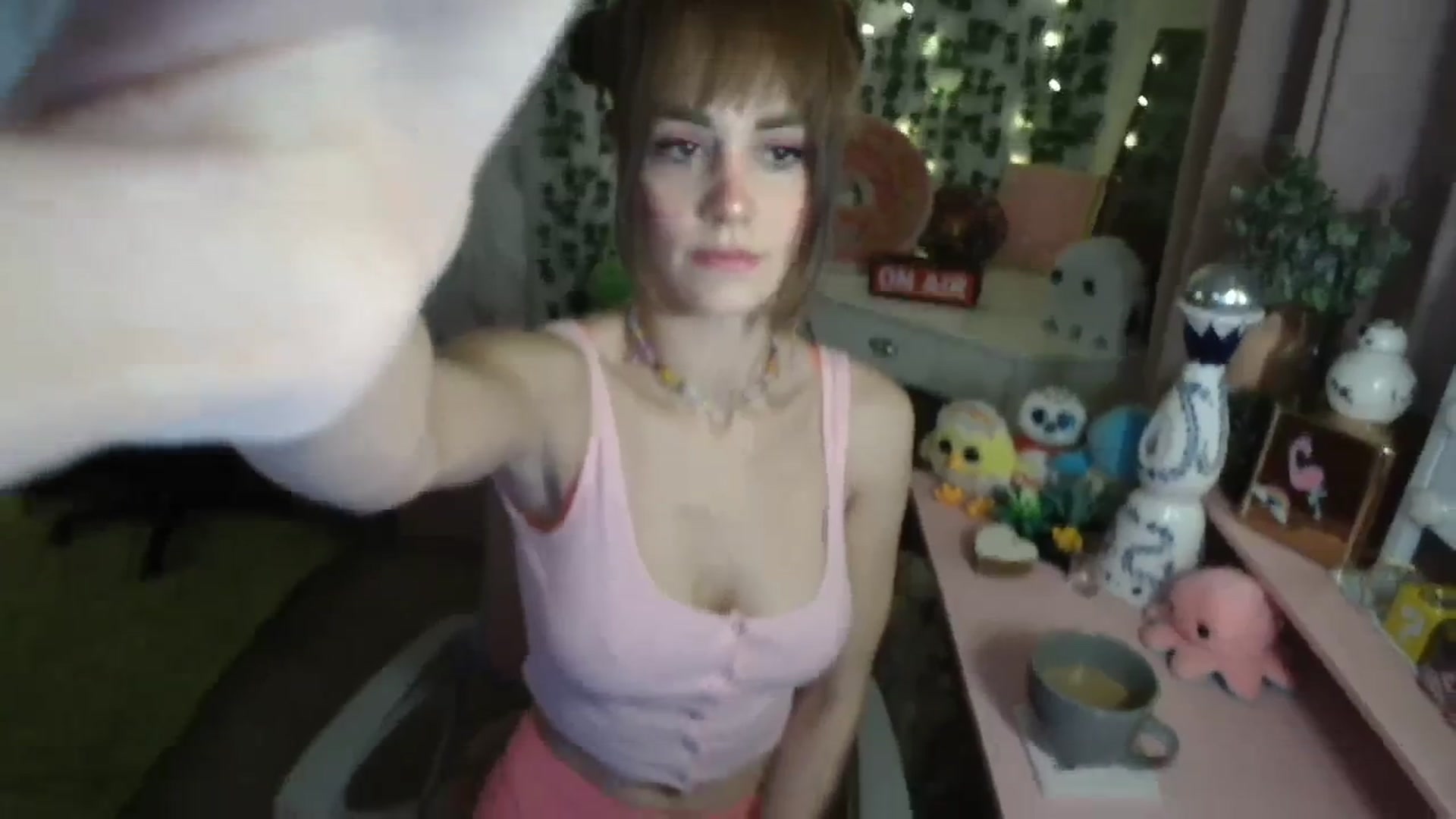 Gallery image thumbnail from HeidiKlumsy's myfreecams stream on, 02/11/2024, 02:24 image 15 of 20