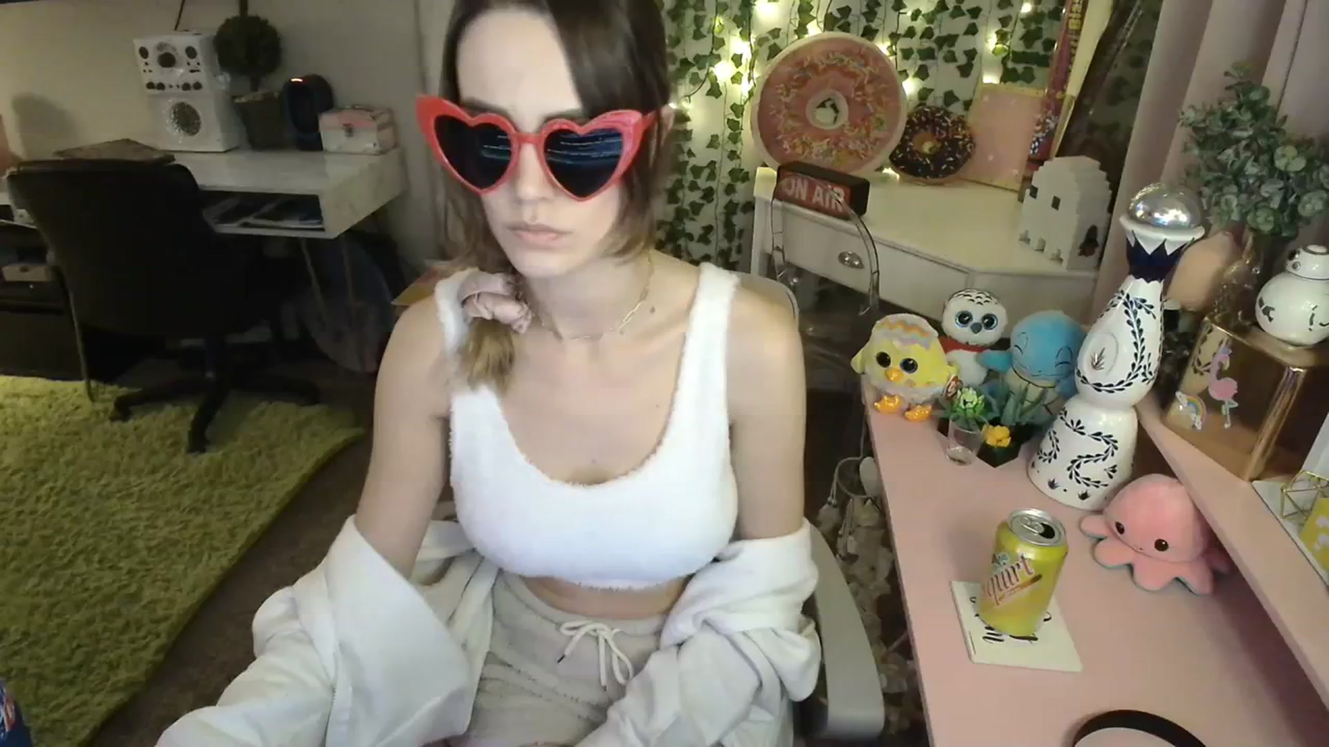 Gallery image thumbnail from HeidiKlumsy's myfreecams stream on, 02/16/2024, 03:55 image 1 of 20