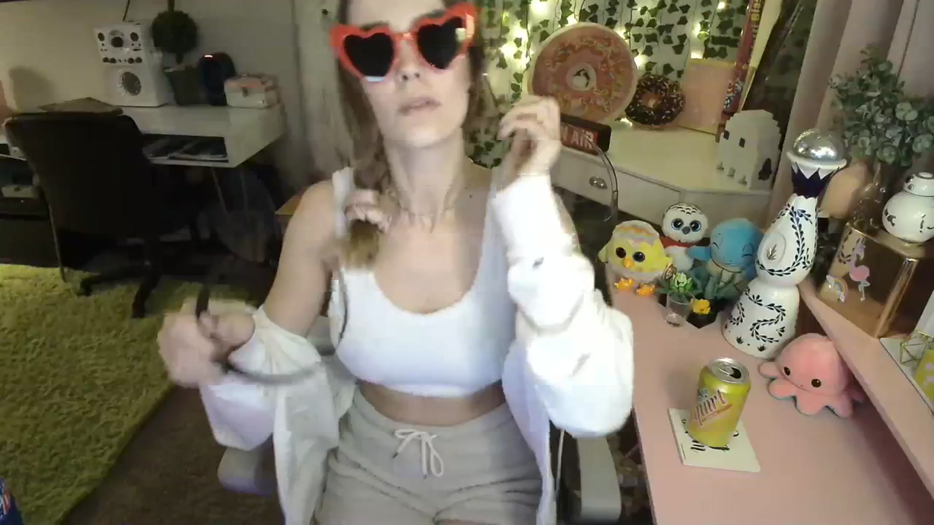 Gallery image thumbnail from HeidiKlumsy's myfreecams stream on, 02/16/2024, 03:55 image 6 of 20