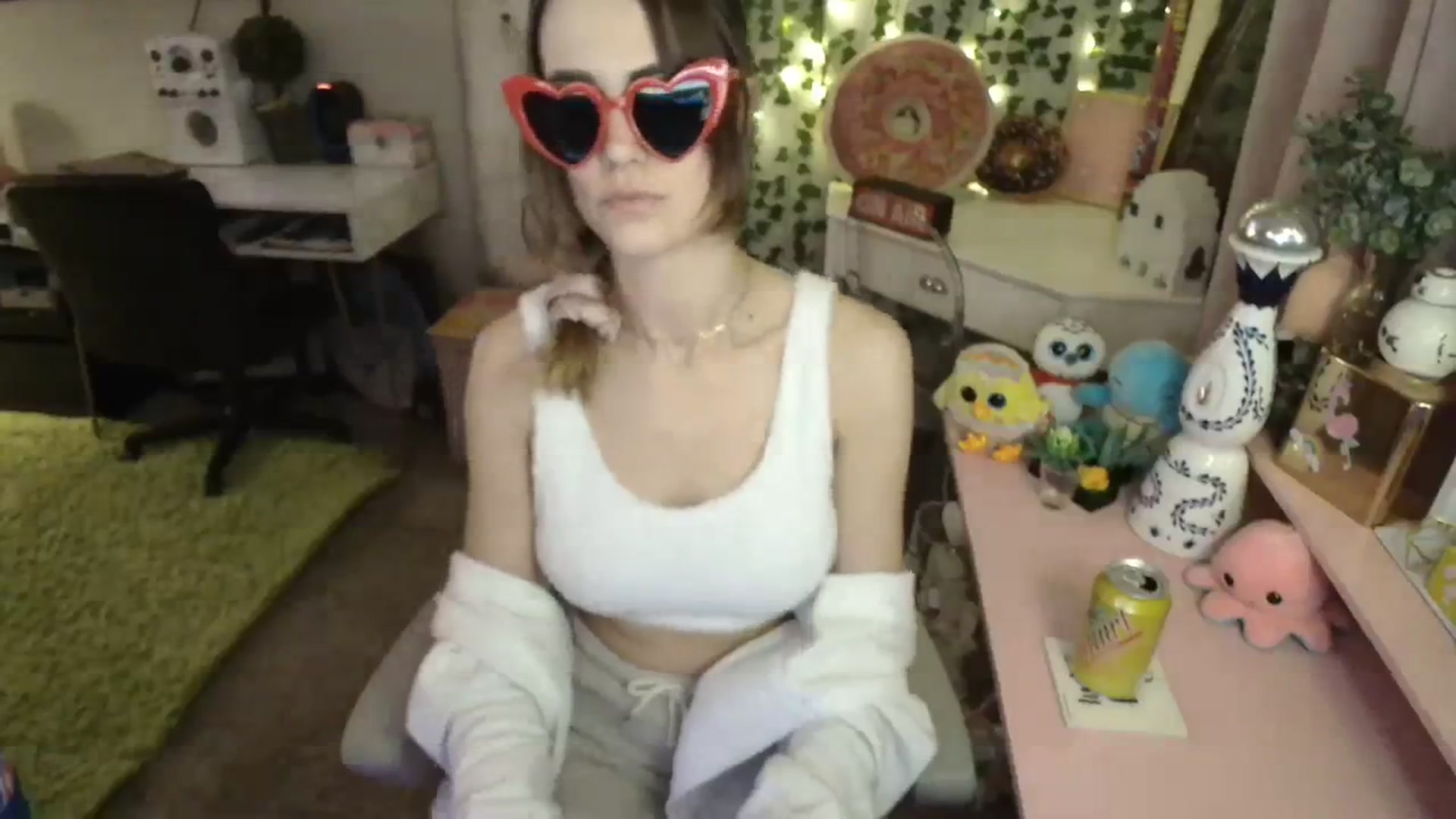 Gallery image thumbnail from HeidiKlumsy's myfreecams stream on, 02/16/2024, 03:55 image 8 of 20