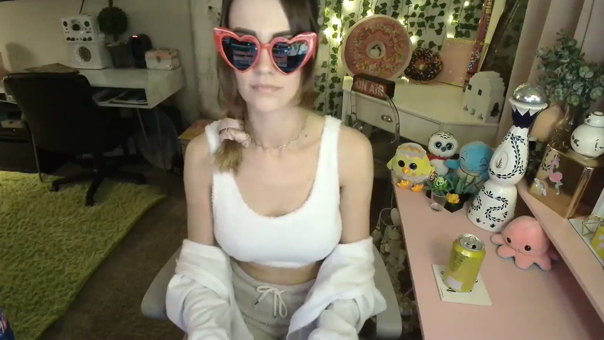 Gallery image thumbnail from HeidiKlumsy's myfreecams stream on, 02/16/2024, 03:55 image 9 of 20