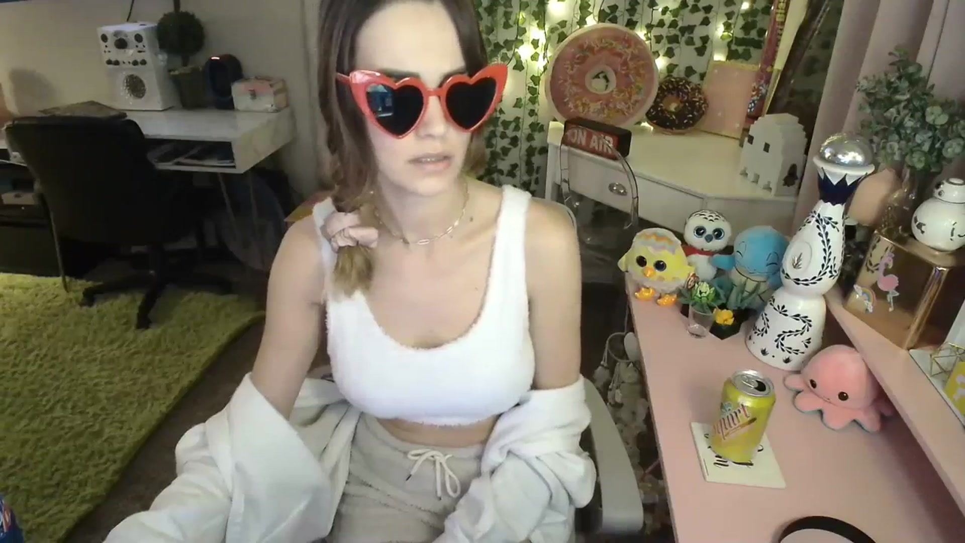Gallery image thumbnail from HeidiKlumsy's myfreecams stream on, 02/16/2024, 03:55 image 3 of 20