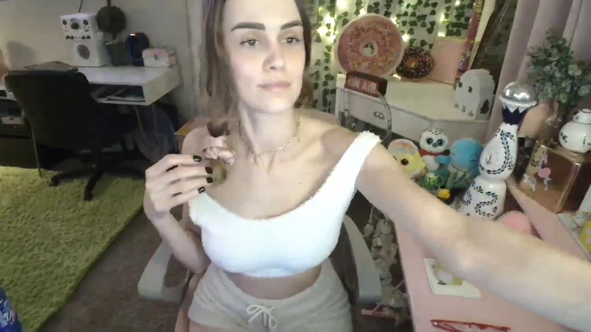 Gallery image thumbnail from HeidiKlumsy's myfreecams stream on, 02/16/2024, 03:55 image 11 of 20