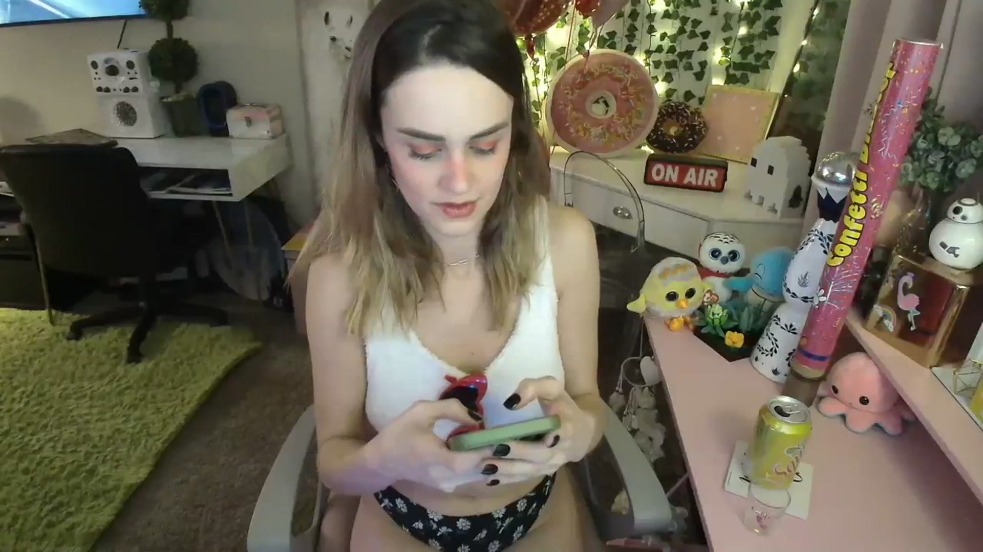 Gallery image thumbnail from HeidiKlumsy's myfreecams stream on, 02/16/2024, 05:39 image 17 of 20