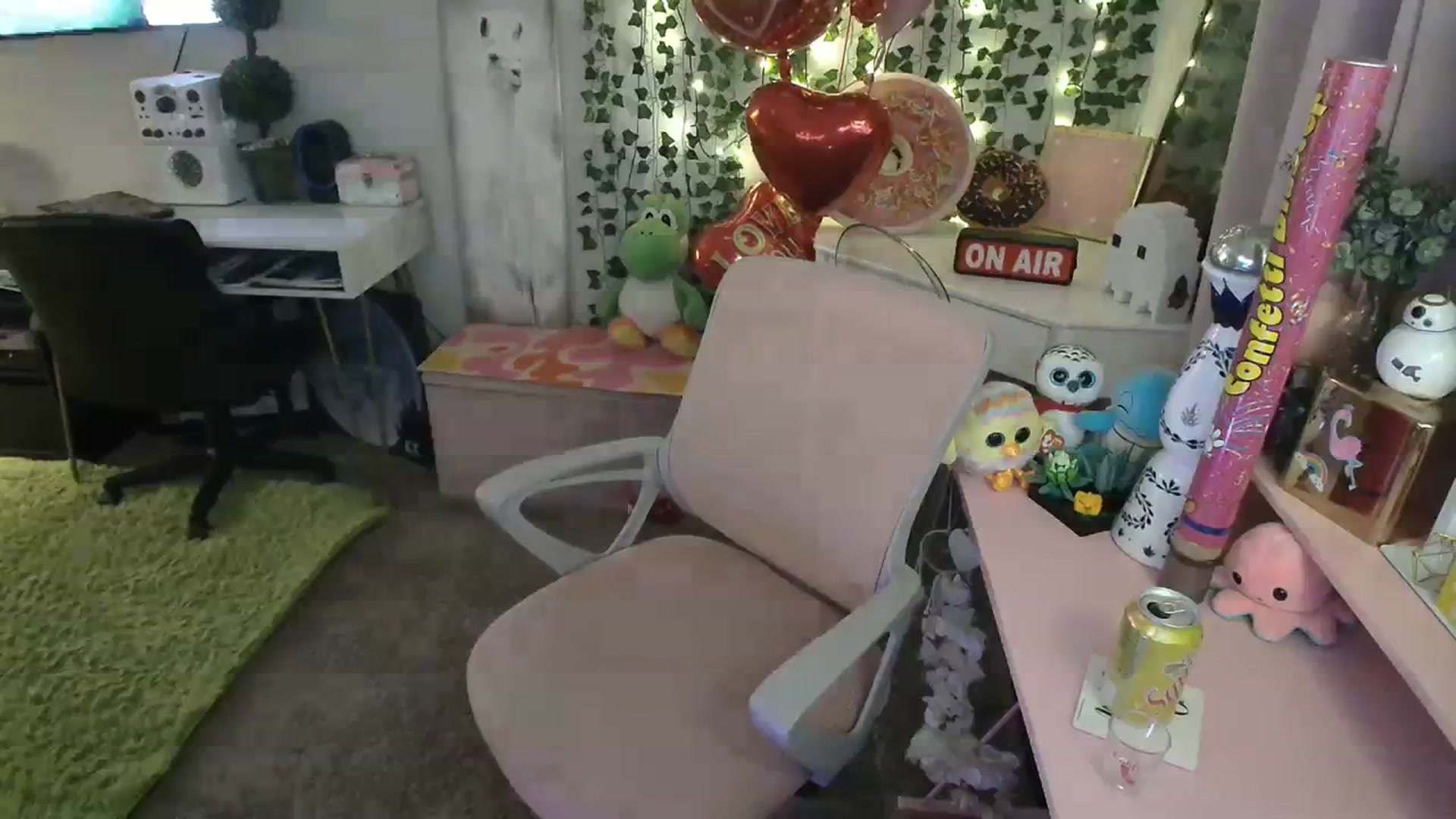 Gallery image thumbnail from HeidiKlumsy's myfreecams stream on, 02/16/2024, 05:39 image 7 of 20