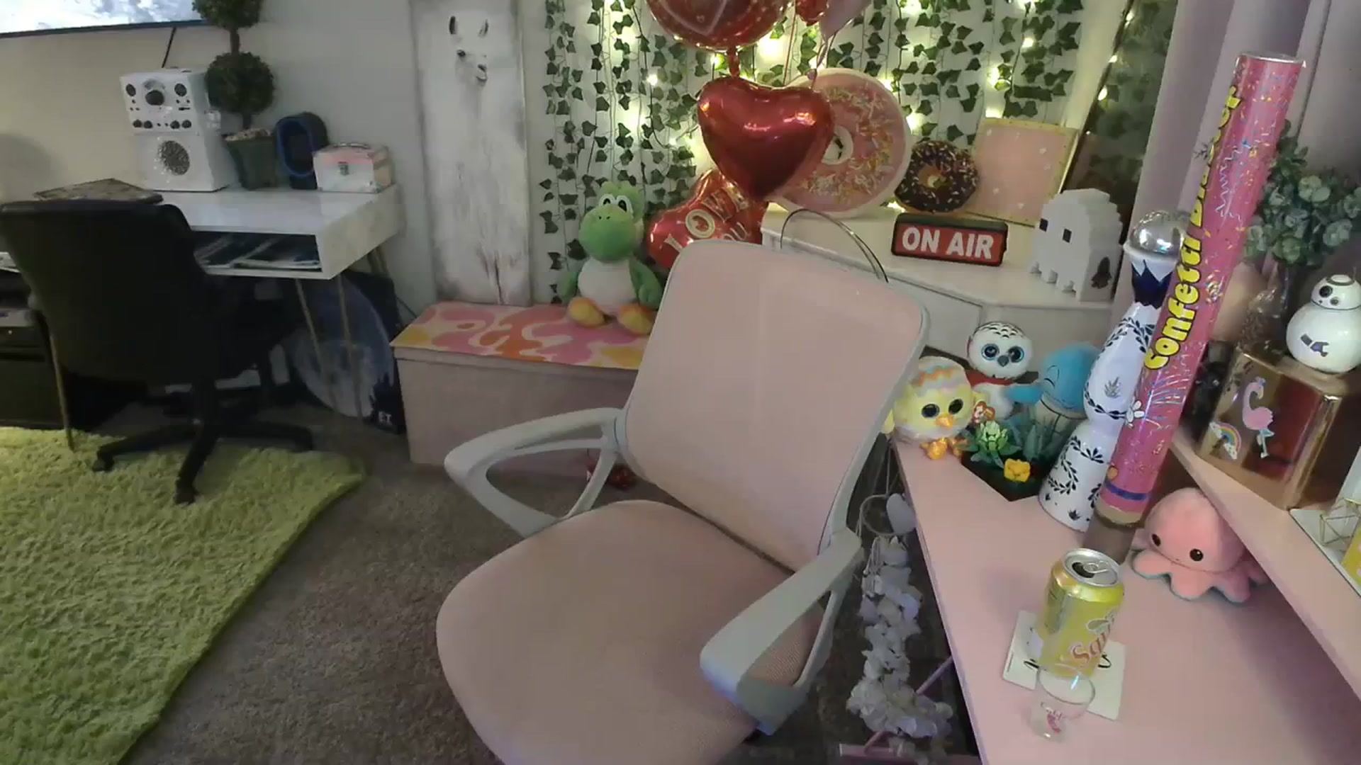 Gallery image thumbnail from HeidiKlumsy's myfreecams stream on, 02/16/2024, 05:39 image 6 of 20