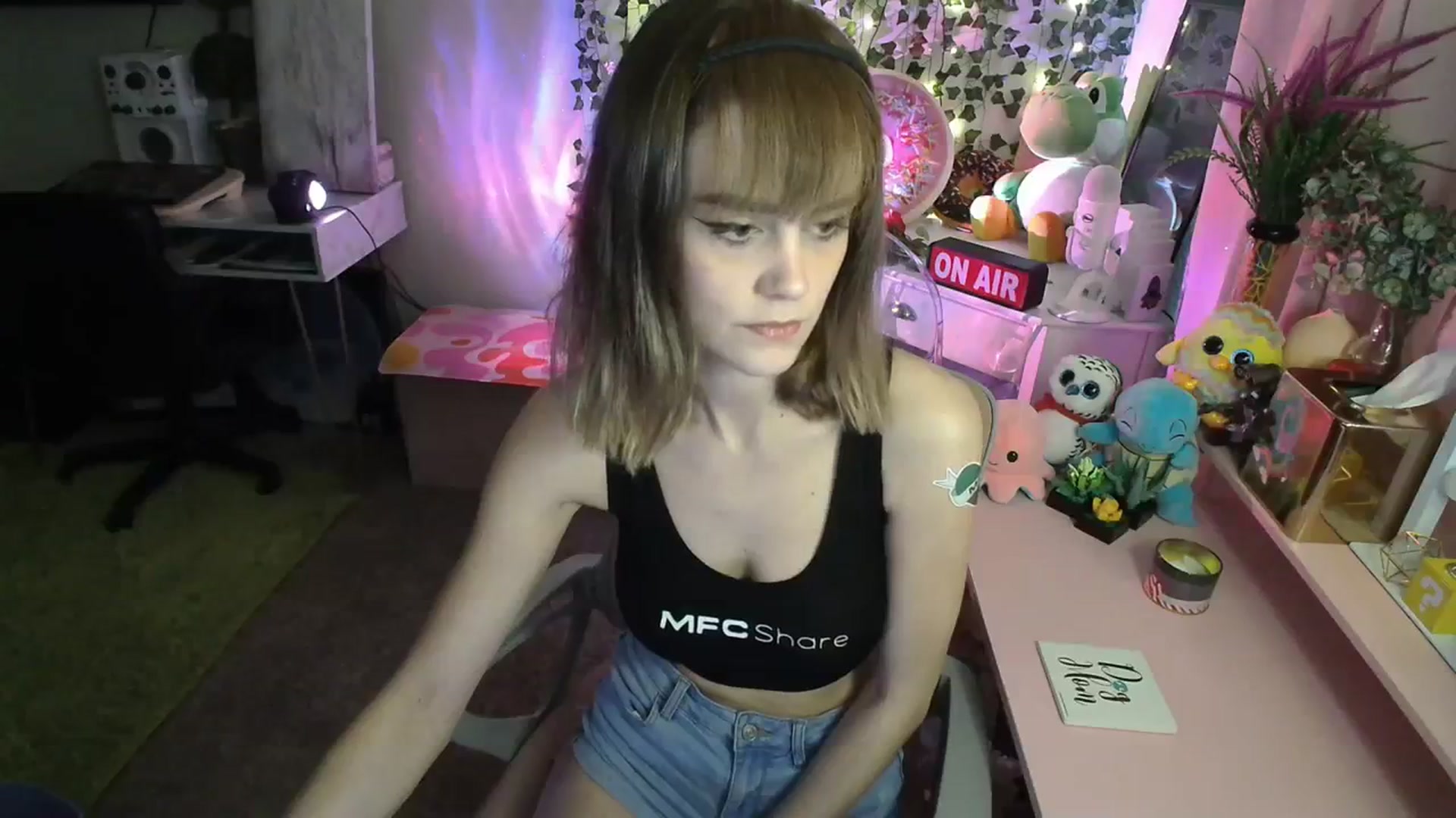 Gallery image thumbnail from HeidiKlumsy's myfreecams stream on, 02/20/2024, 23:18 image 6 of 20