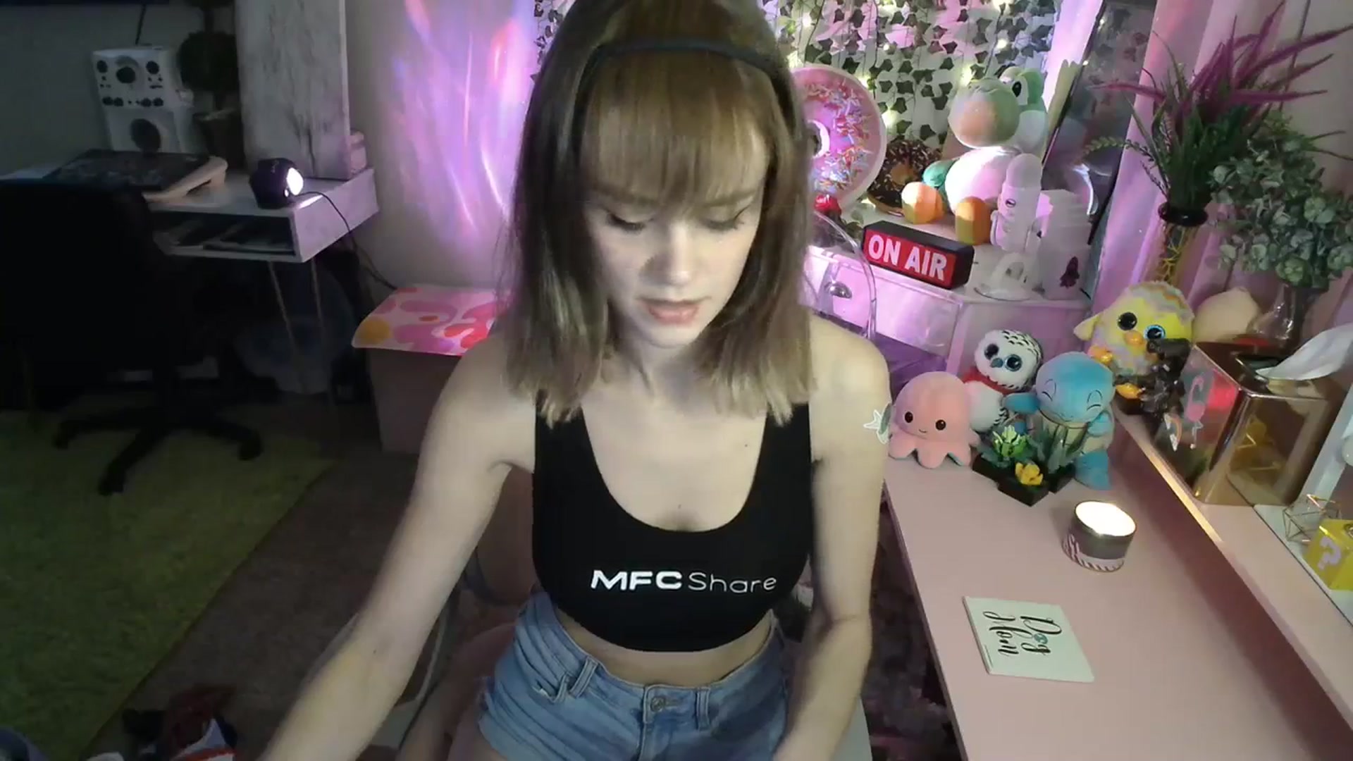 Gallery image thumbnail from HeidiKlumsy's myfreecams stream on, 02/20/2024, 23:18 image 5 of 20