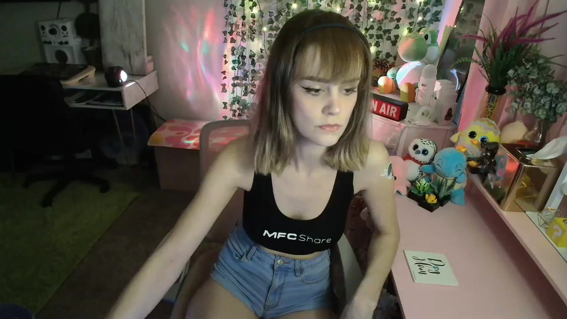 Gallery image thumbnail from HeidiKlumsy's myfreecams stream on, 02/20/2024, 23:18 image 7 of 20