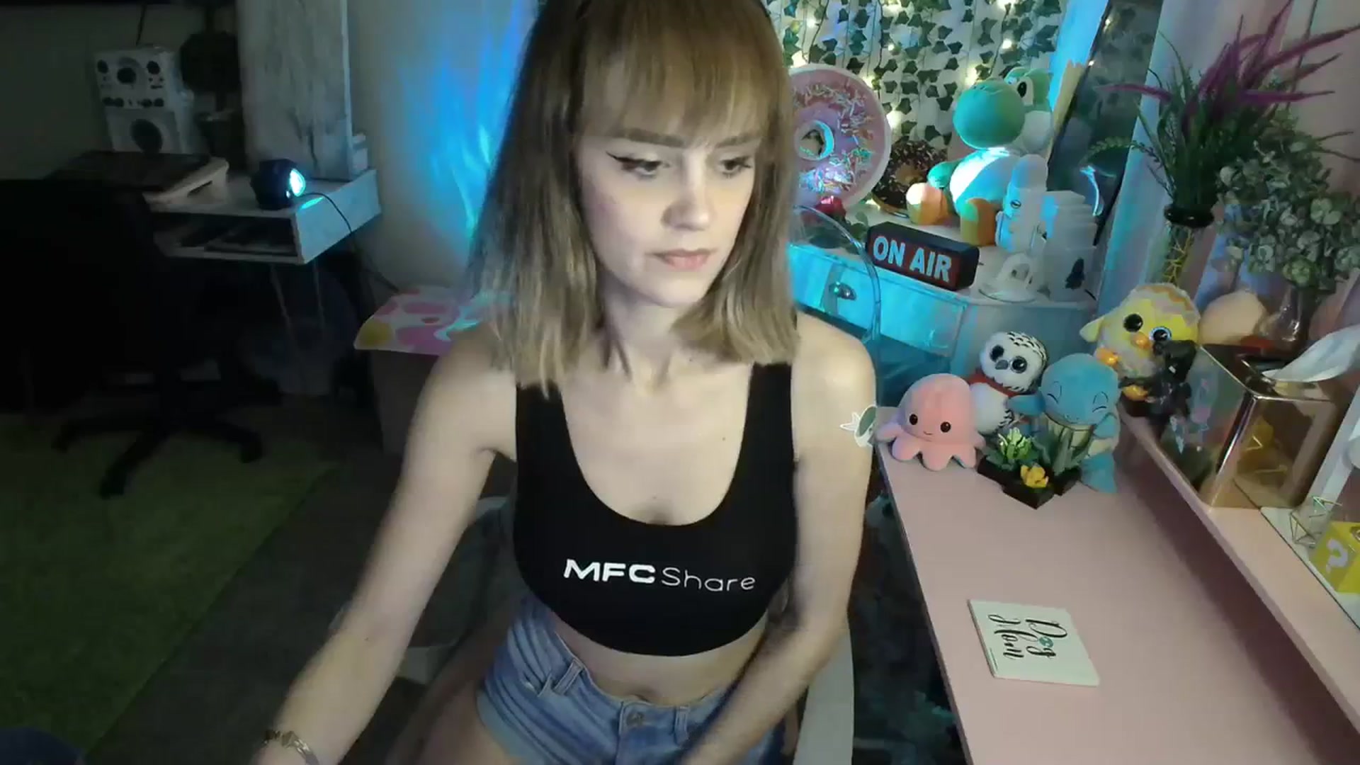 Gallery image thumbnail from HeidiKlumsy's myfreecams stream on, 02/20/2024, 23:18 image 11 of 20
