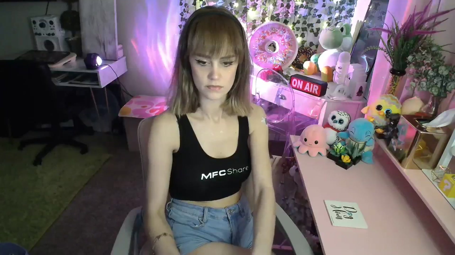 Gallery image thumbnail from HeidiKlumsy's myfreecams stream on, 02/20/2024, 23:18 image 13 of 20