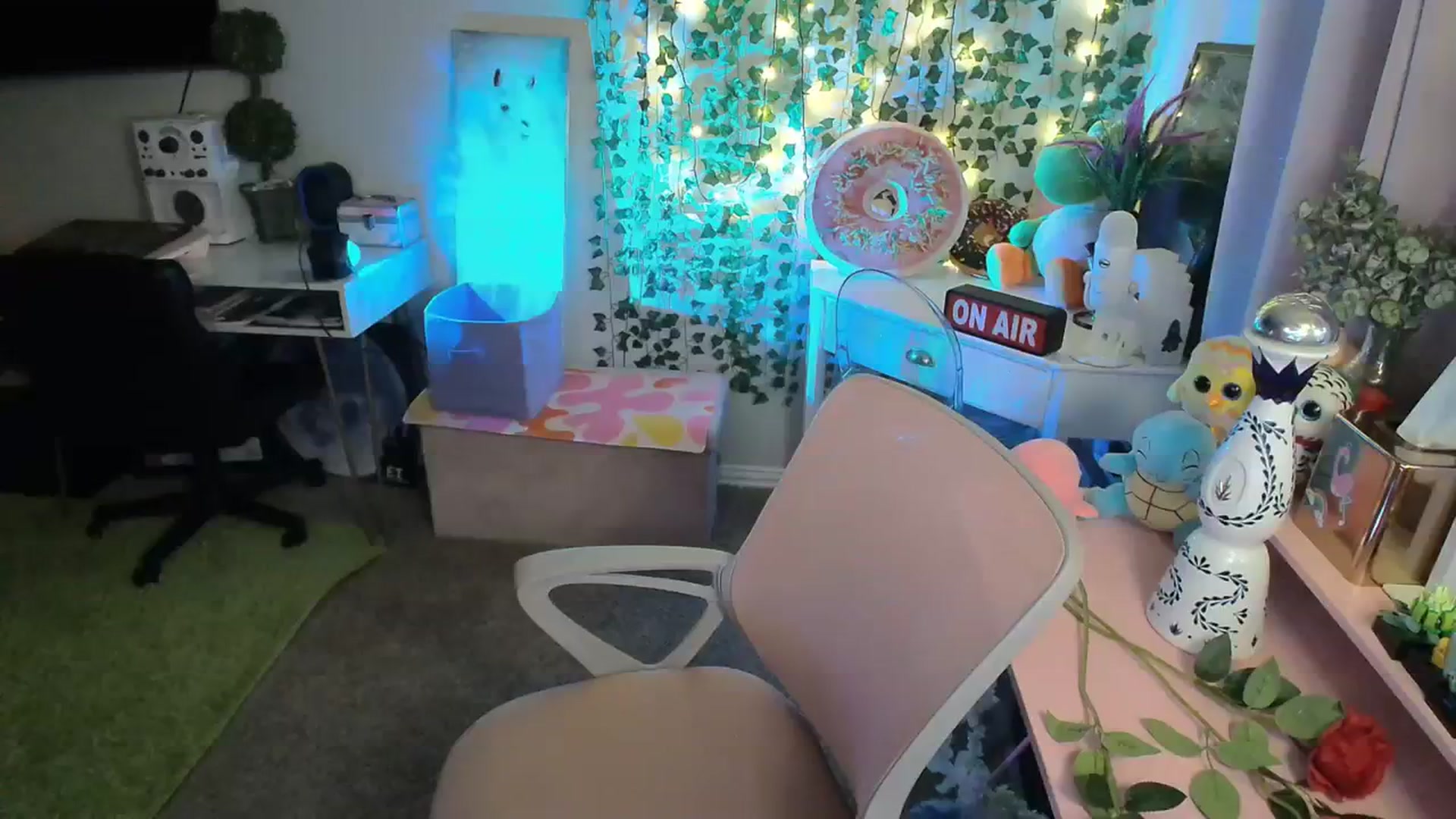 Gallery image thumbnail from HeidiKlumsy's myfreecams stream on, 02/21/2024, 08:11 image 20 of 20