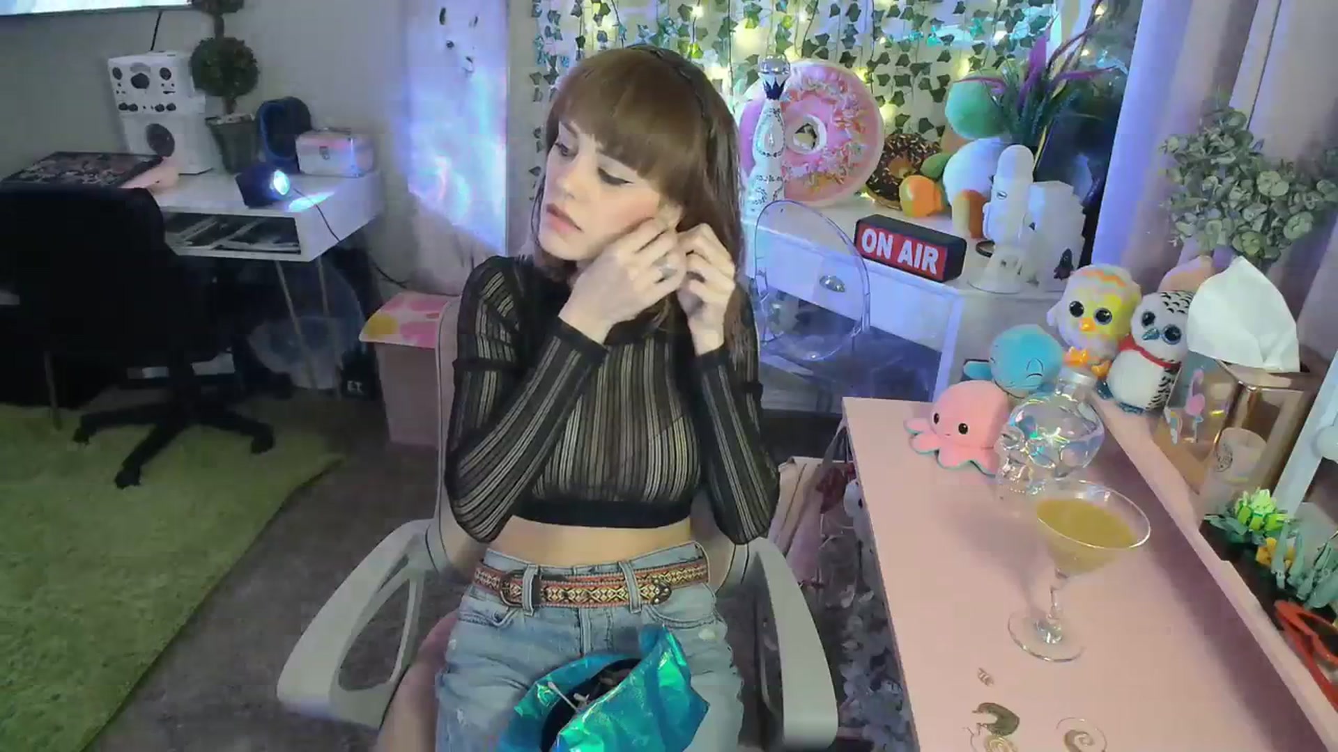 Gallery image thumbnail from HeidiKlumsy's myfreecams stream on, 02/22/2024, 03:39 image 2 of 20